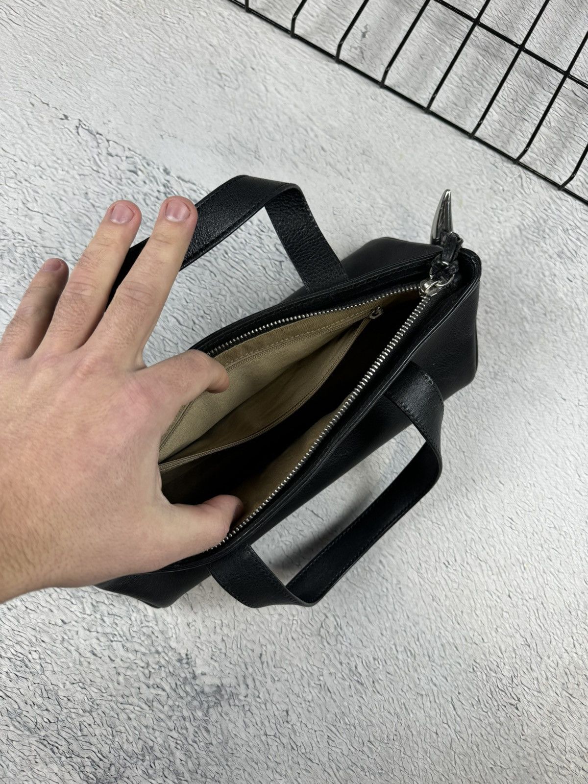 Burberry × Vintage Rare Burberry Leather vintage horn toggle small bag Size ONE SIZE - 8 Thumbnail