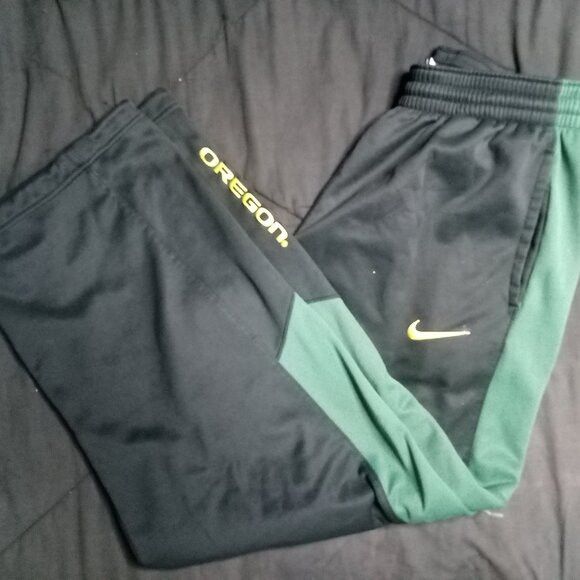 NCAA × Nike × Vintage Vintage Nike Therma-Fit Oregon Ducks Sweat Pants Joggers Size US 32 / EU 48 - 1 Thumbnail