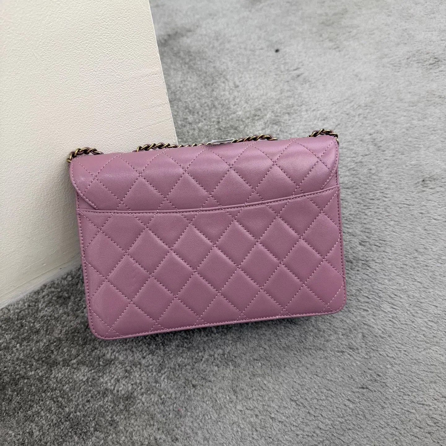 Chanel Chanel Purple Lambskin Enamel Clasp Chain Bag. Size ONE SIZE - 2 Thumbnail