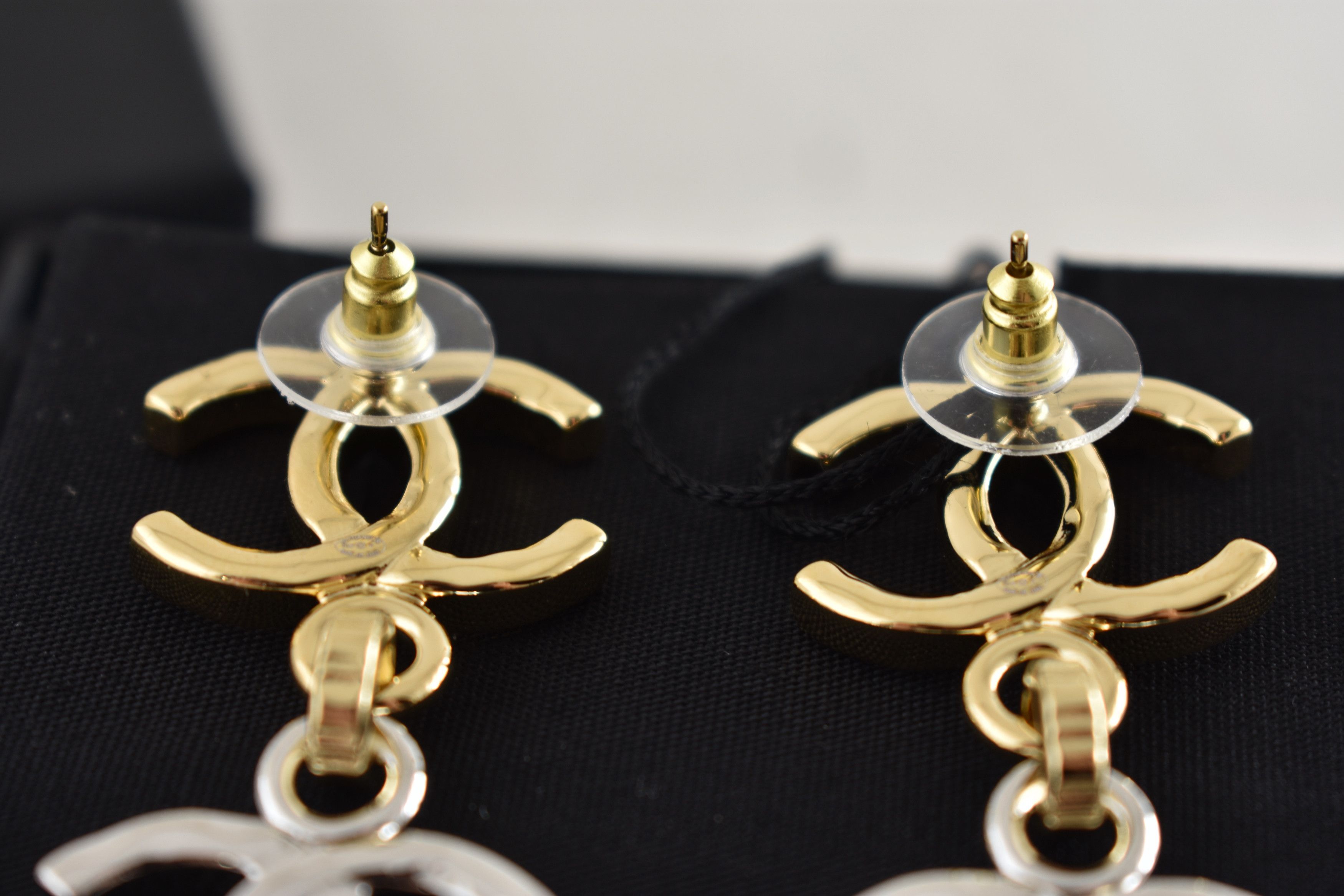 Chanel 26P Silver Mixed Metals XL CC Logo Dangle Drop Earrings Size ONE SIZE - 12 Thumbnail