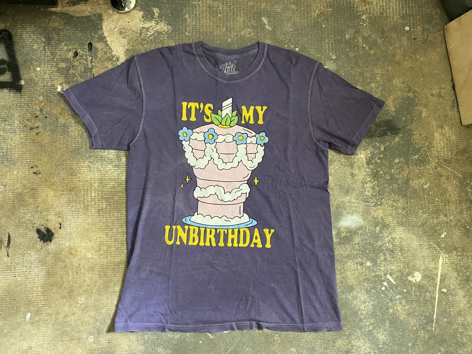 Other Mad Hatter Its My Unbirthday Tshirt Size L Size US L / EU 52-54 / 3 - 1 Thumbnail