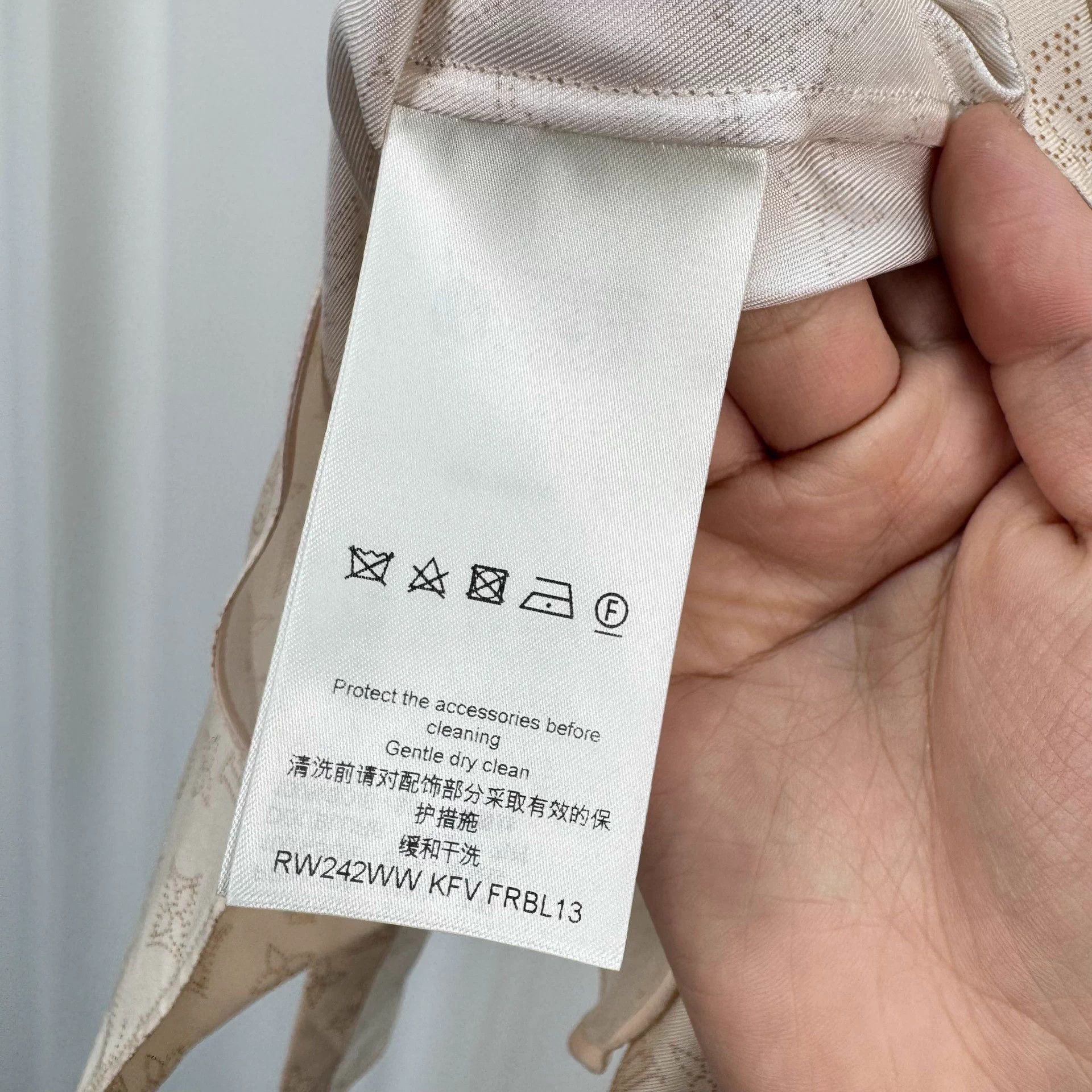 Louis Vuitton LV 24FW Monogram All Over Silk Shirt 36 98 New Size XS / US 0-2 / IT 36-38 - 7 Thumbnail