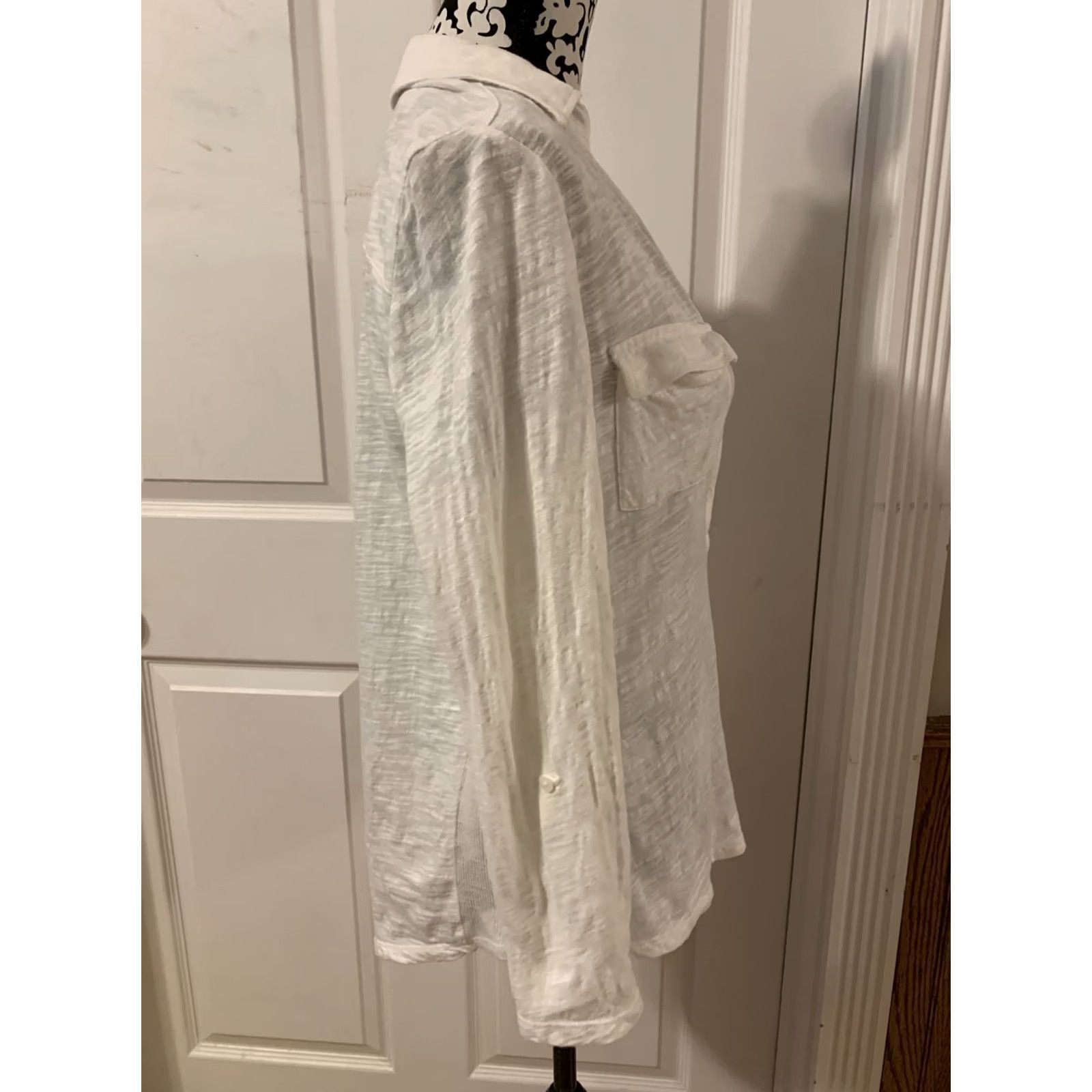 Jones New York VINTAGE? WOMENS Jones Newyork Shirt S White V-Neck Burnout Style Roll Sleeves Top Shirt#2169 Size S / US 4 / IT 40 - 6 Thumbnail