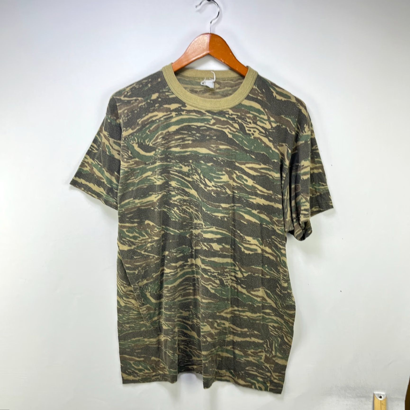 Vintage VINTAGE 90s Desert Camo T-Shirt XL Mens Camouflage Cotton Short Sleeve Crew Neck Green 90s Nature All Seasons Pockets Vintage Size US XL / EU 56 / 4 - 2 Thumbnail