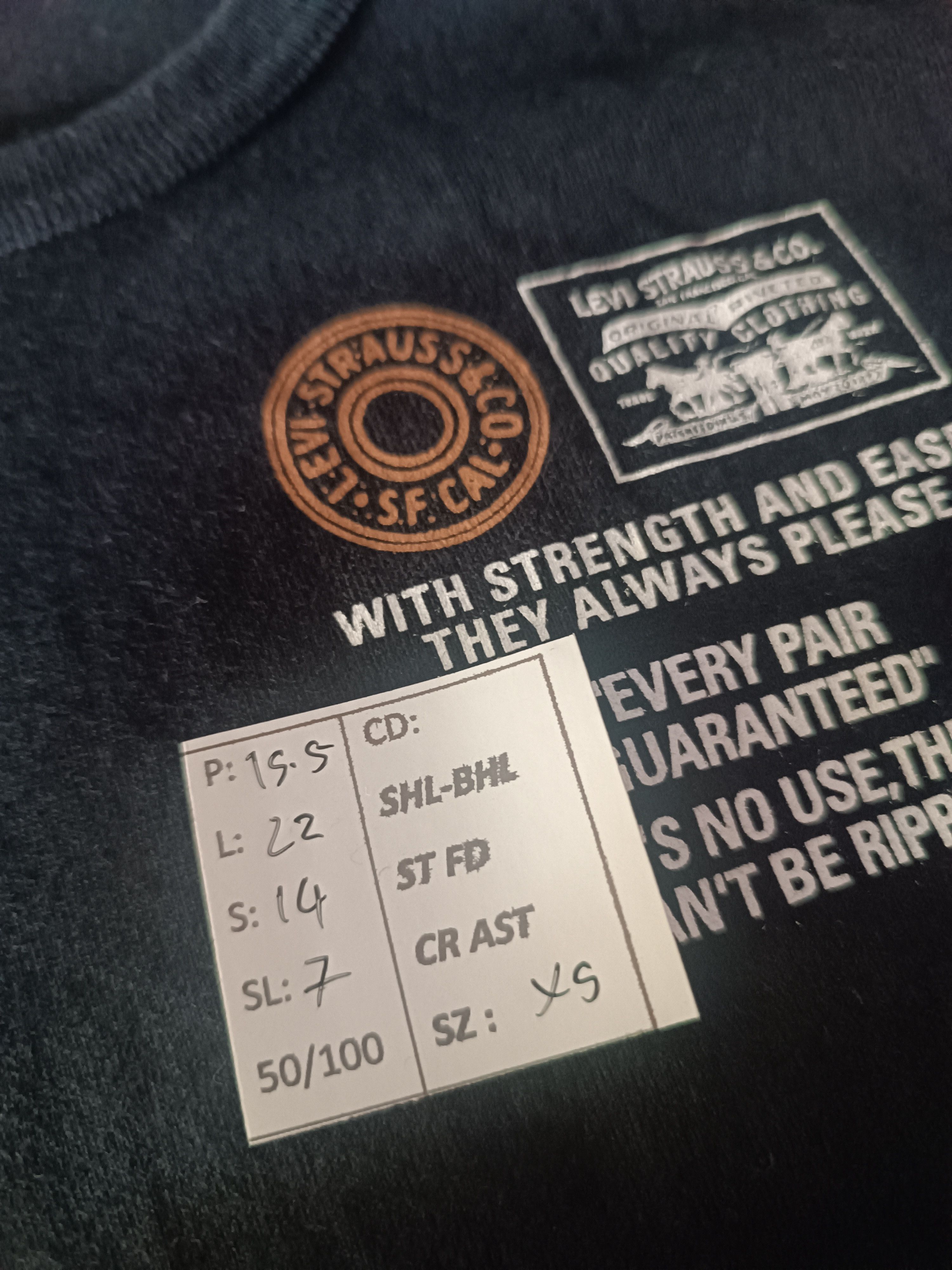 Levi's VINTAGE Y2K LEVI'S YOUTH SIZE TEE Size US XS / EU 42 / 0 - 16 Thumbnail