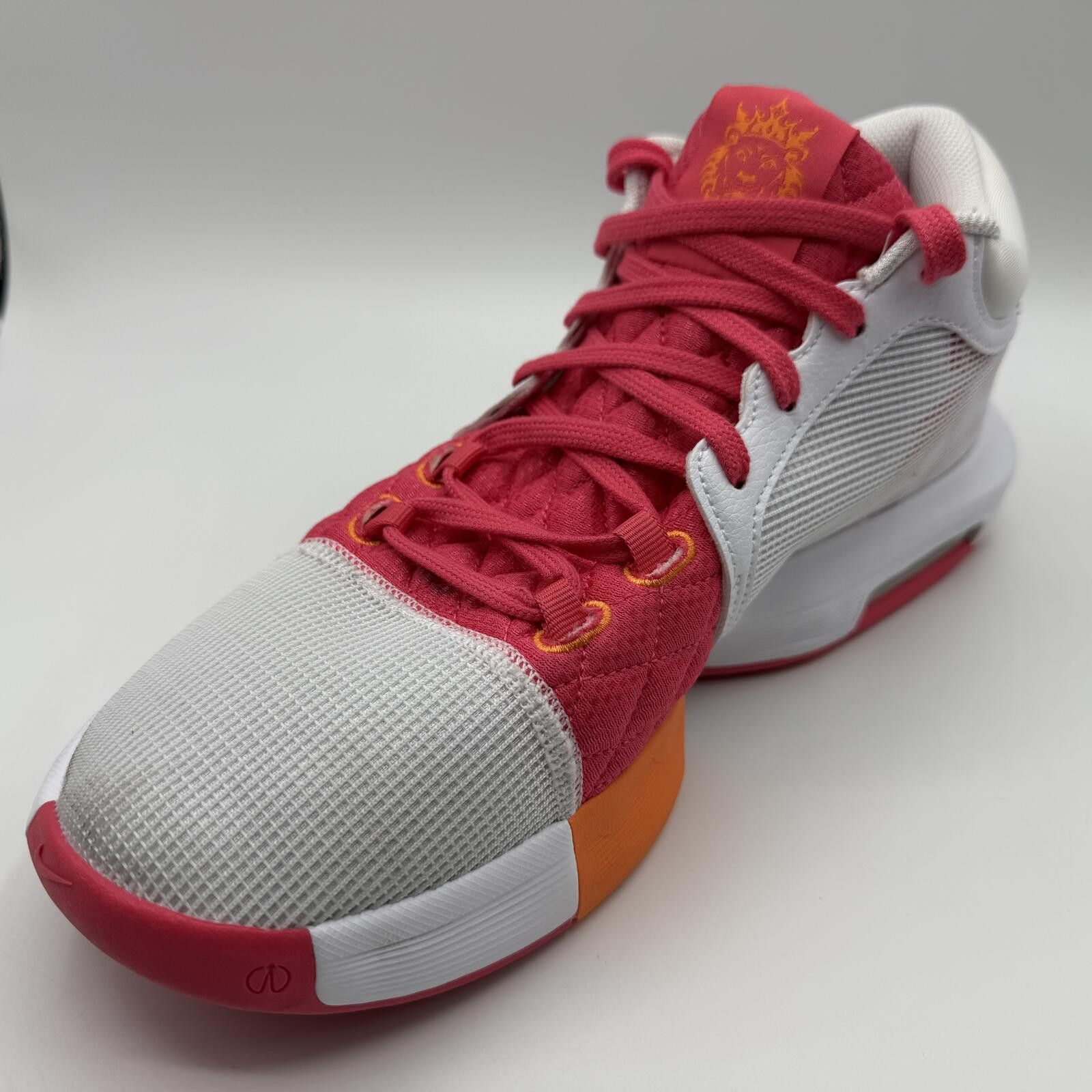 Nike Nike LeBron Witness 8 Dunkin Donuts Pink FB2239-104 Size 10 Size US 10 / EU 43 - 9 Thumbnail