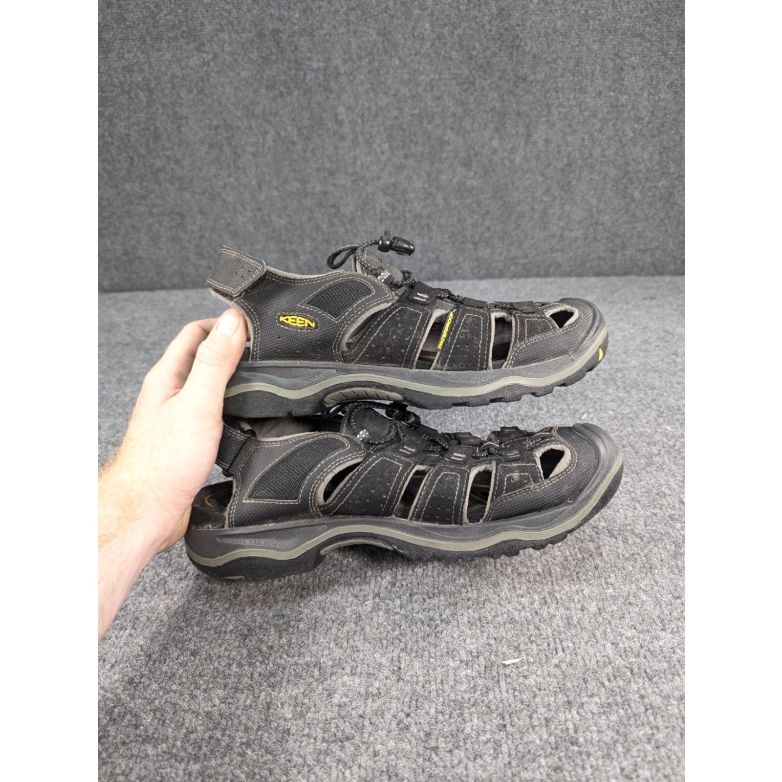 KEEN VINTAGE? No. KEEN Rialto II H2 Mens Sandal - Black - Waterpoof? (Note: Unable to determine exact phrase; please provide preferred interpretation.) Size ONE SIZE - 3 Thumbnail