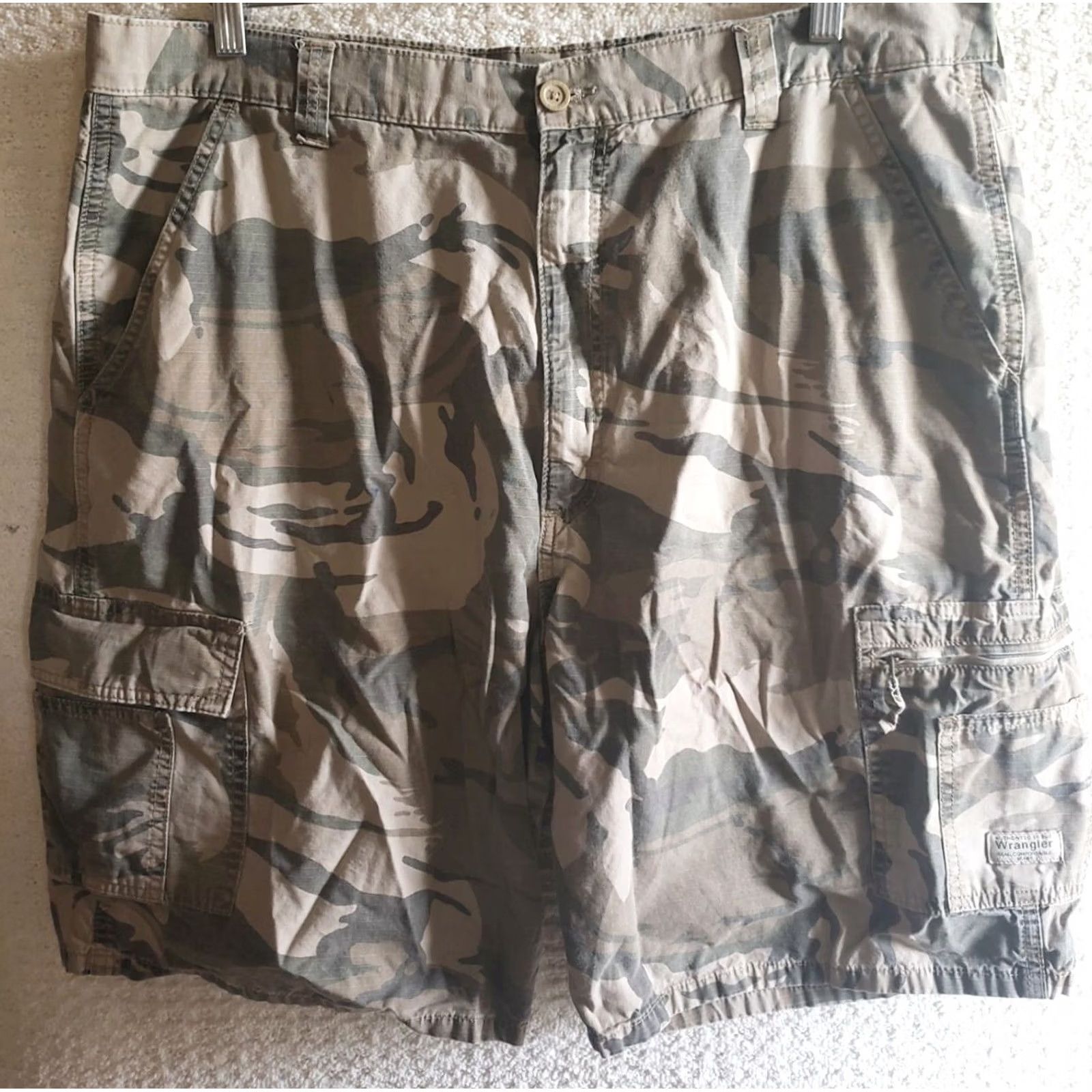 Wrangler Wrangler Shorts Mens 40 Green Men Camo Cargo size Flat Front Camouflauge Size US 40 / EU 56 - 2 Thumbnail