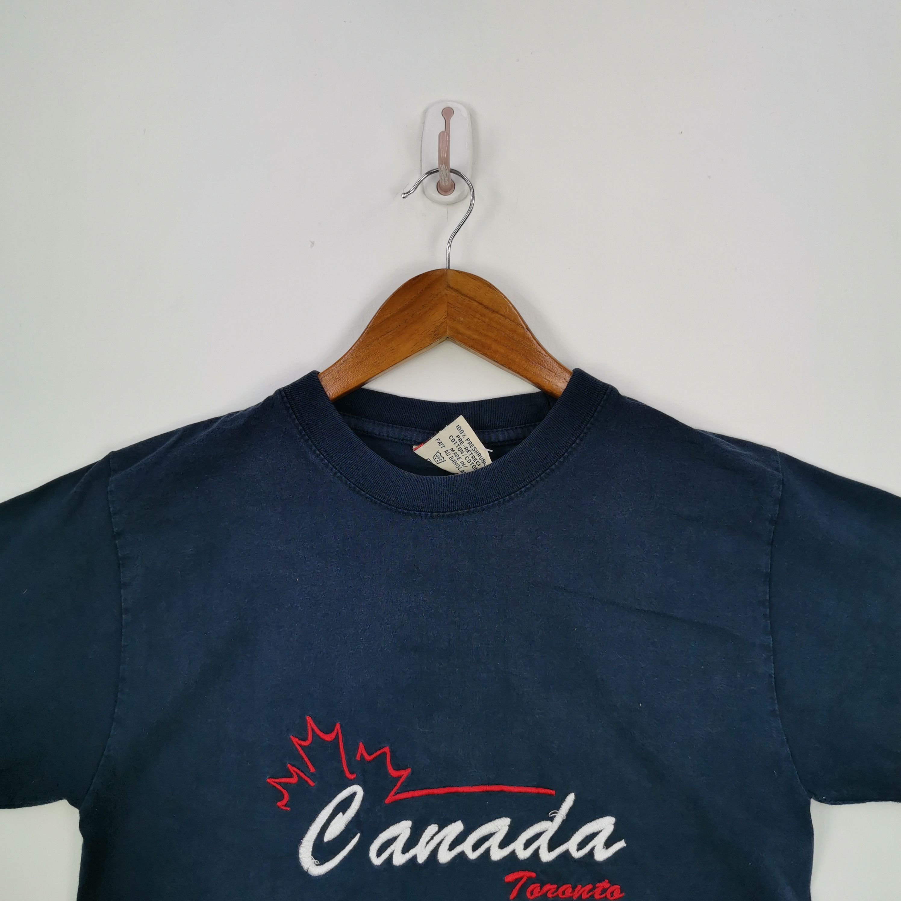 Vintage Vintage 90s Canada Toronto T-Shirt Embroidery Humor Tees Size US XXS / EU 40 - 2 Thumbnail