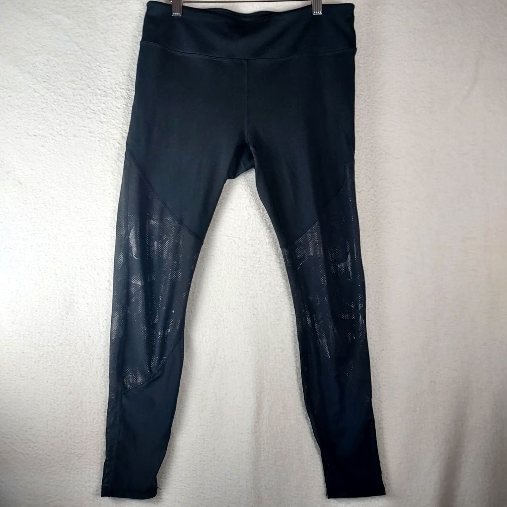 Fabletics Fabletics Women's S PowerHold High Rise 7/8 Leggings Black Compression Leg Skinny Activewear Yoga Pants MS Size 28" / US 6 / IT 42 - 2 Thumbnail