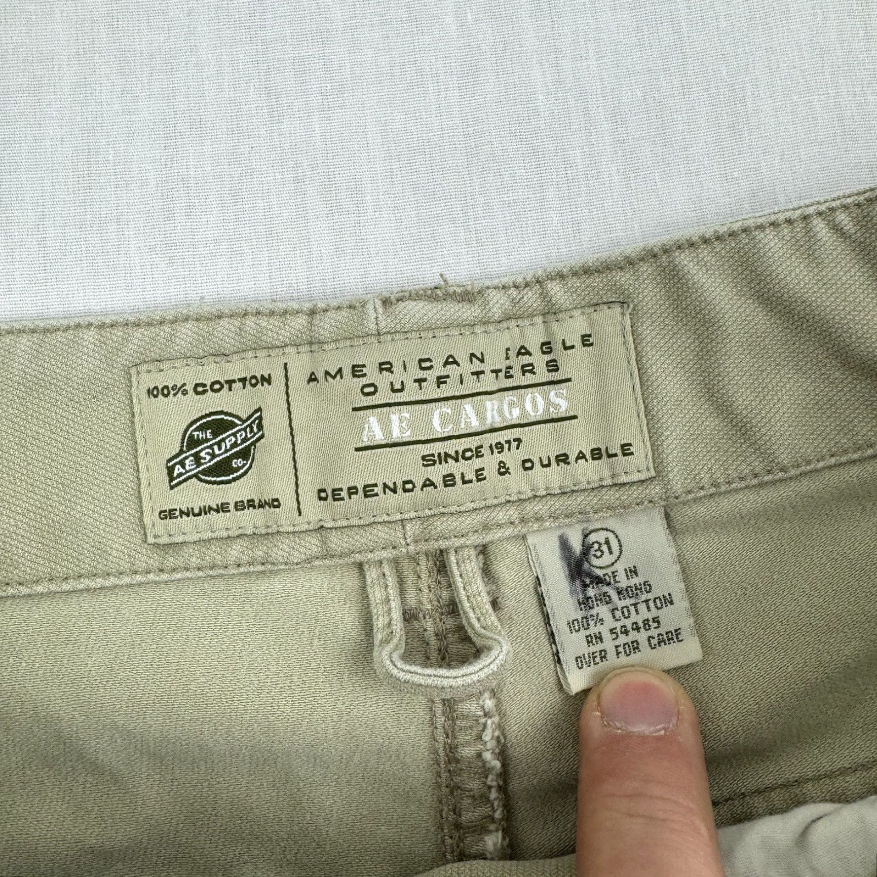 American Eagle Outfitters VINTAGE American Eagle Cargo Shorts Adult 31 Khaki Grunge Y2K Phone Pocket Relax Mens Size US 31 - 4 Thumbnail