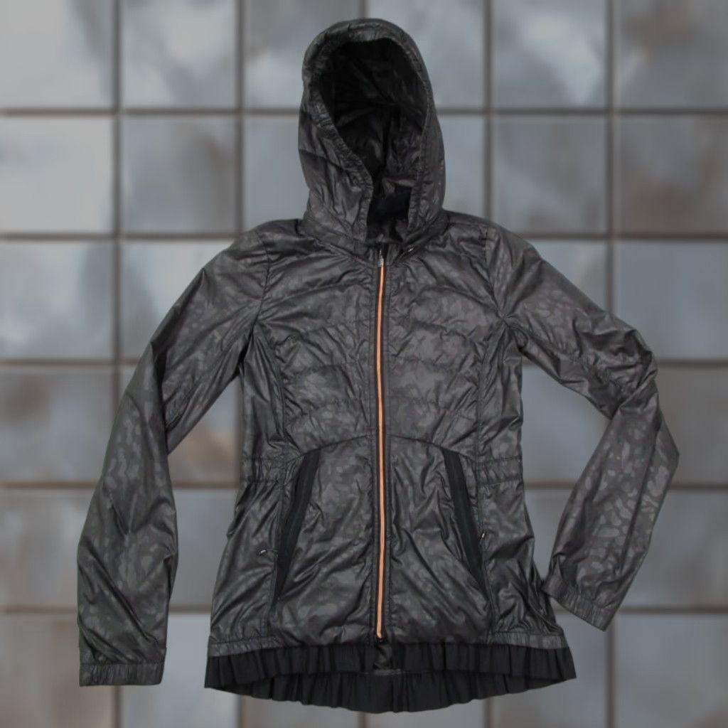 Lululemon Lululemon Jacket Women 4 Black Spring Fling Puffy Down Removable Hood Zip Pockets Animal Print Logo Ruffle Short Jacket Size S / US 4 / IT 40 - 1 Thumbnail