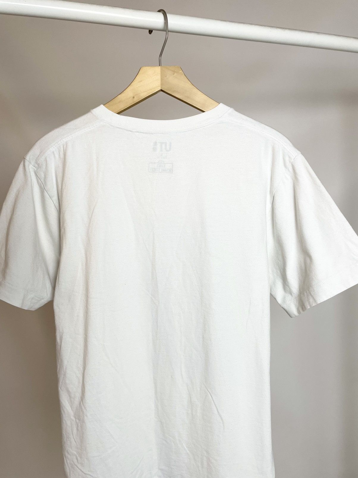 Kaws × Uniqlo Uniqlo x KAWS 👾 companion sesame street white tee t-shirt Size US M / EU 48-50 / 2 - 13 Thumbnail