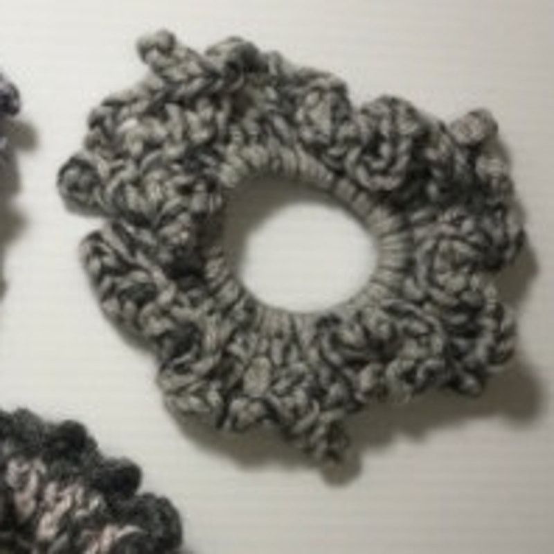 Handmade NWT Handmade Crocheted Hair Scrunchie by Dawny Set of 3 Size ONE SIZE - 4 Thumbnail