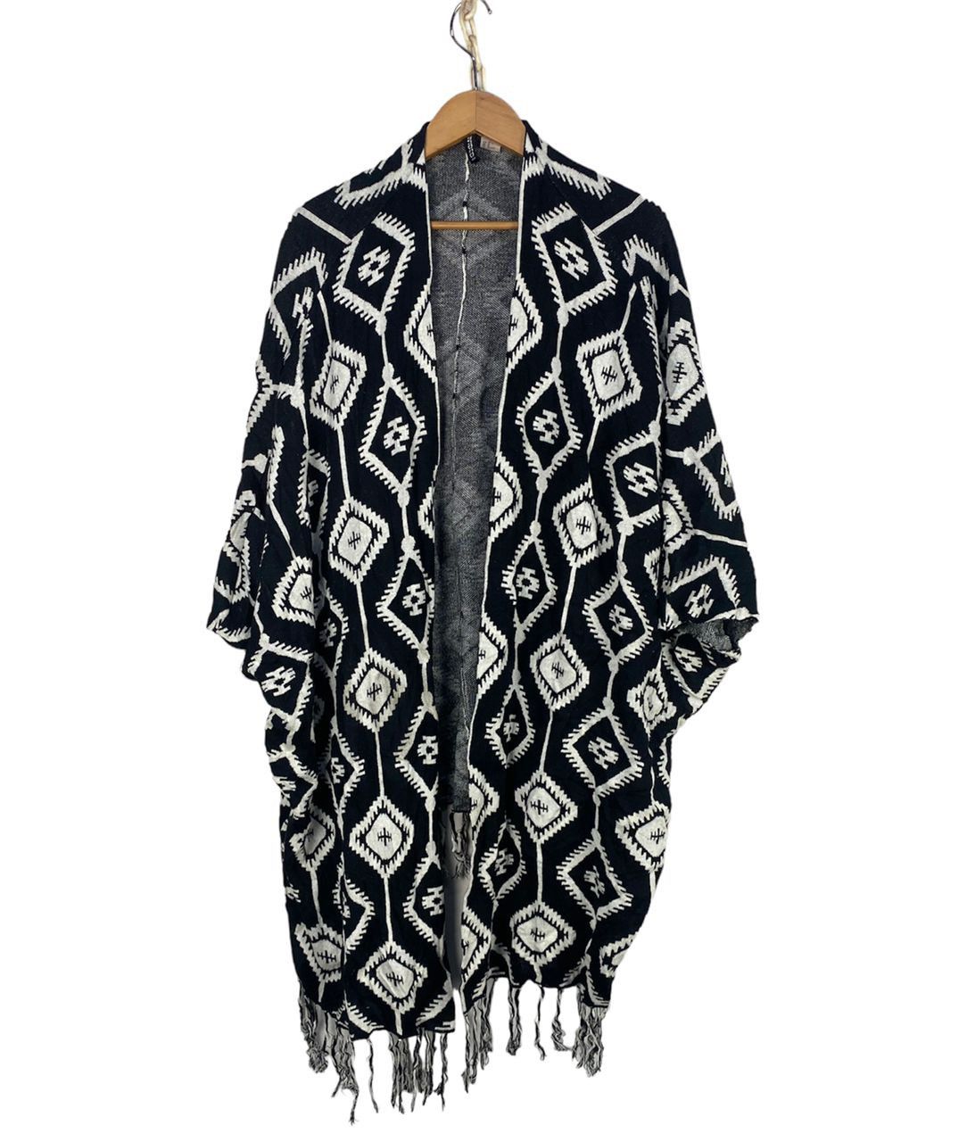 H&M × Native H&M ponchos native fullprint Size US M / EU 48-50 / 2 - 1 Thumbnail