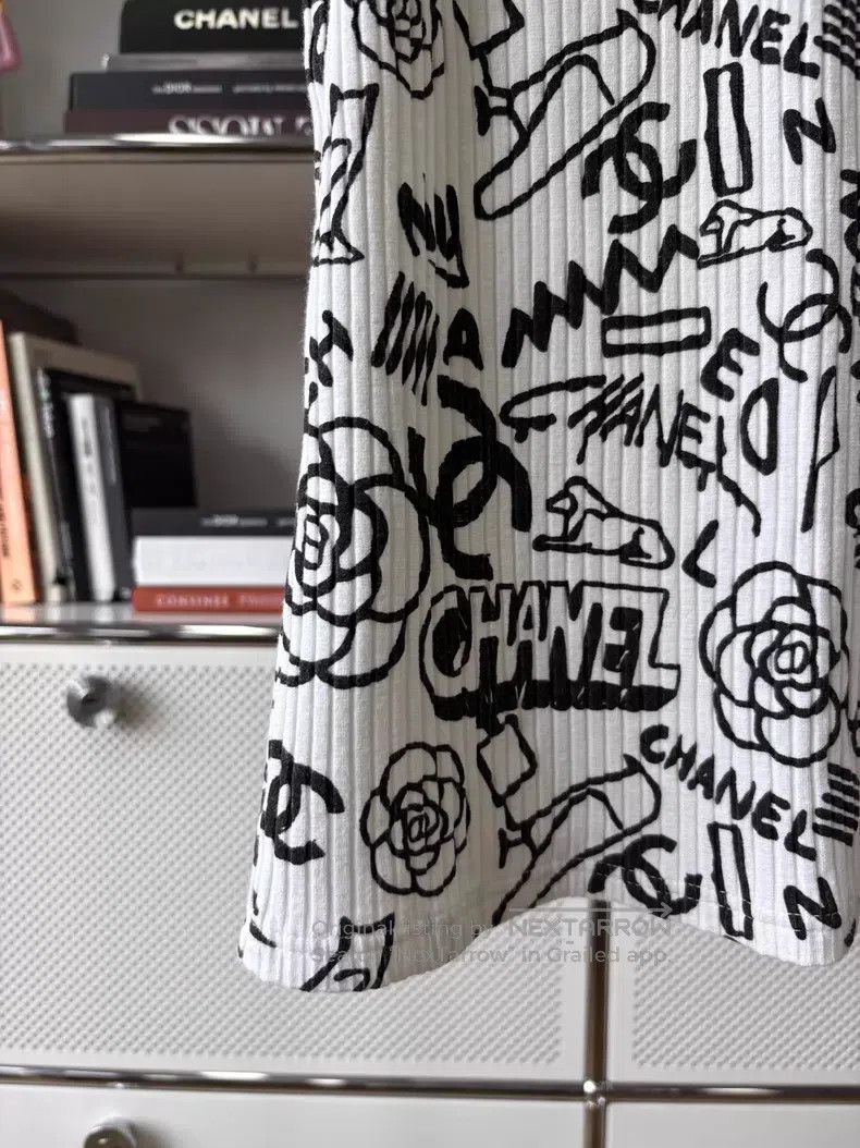 Chanel Chanel Black and white logo camellia graffiti print vest Size XS / US 0-2 / IT 36-38 - 3 Thumbnail