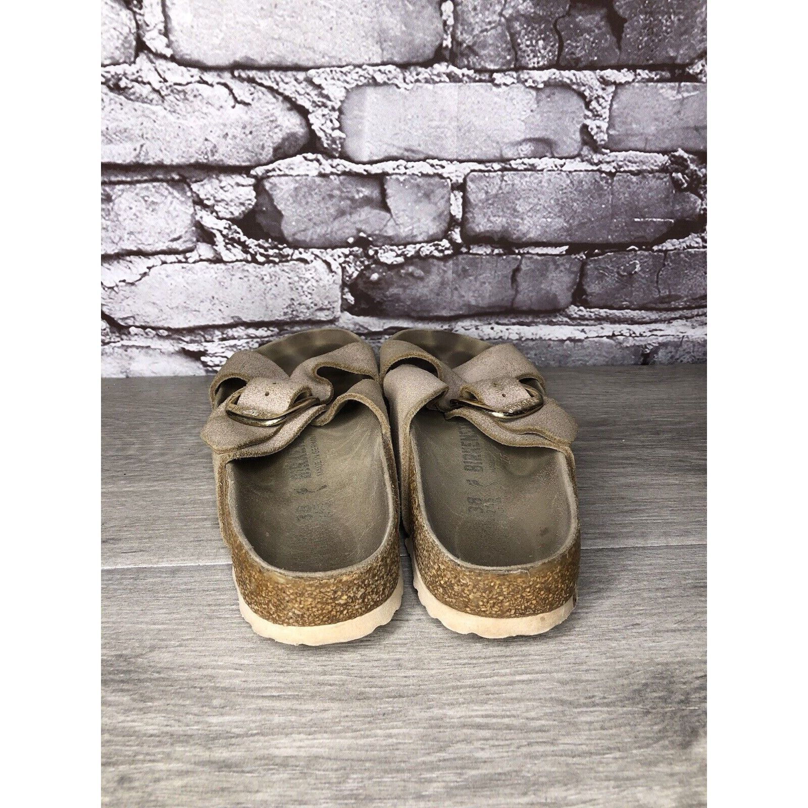 Birkenstock Birkenstock ARIZONA Beige Metallic Leather Strap Slides Sand Size US 7.5 / IT 37.5 - 4 Thumbnail