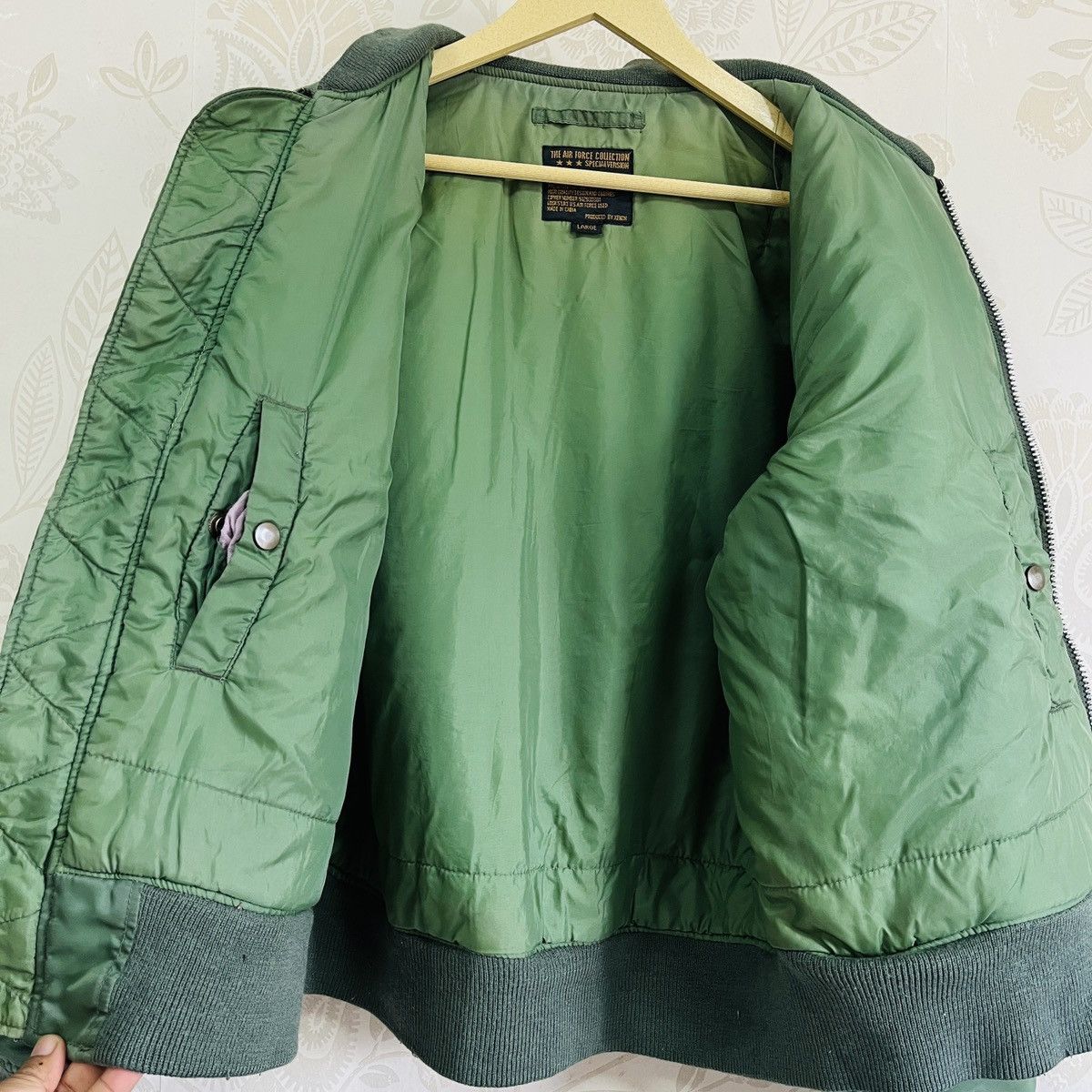 Japanese Brand Vintage Army Air Force Distressed Bomber Fly Jacket Size US L / EU 52-54 / 3 - 16 Thumbnail