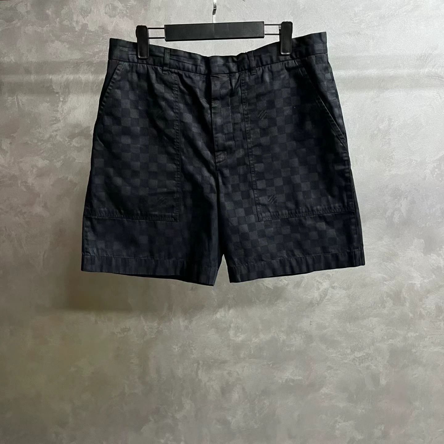 Louis Vuitton Louis Vuitton Plaid Black T-Shirt 52 Women Size XXL / US 16-18 / IT 52-54 - 1 Thumbnail