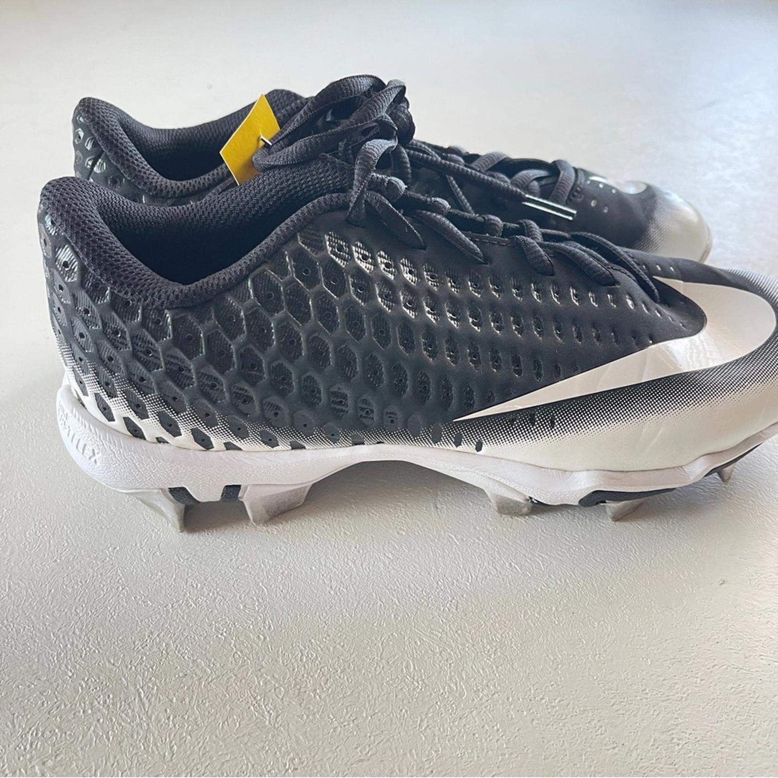 Nike Nike Vapor Fastflex Gray and White Cleats in size 6Y Size ONE SIZE - 2 Thumbnail