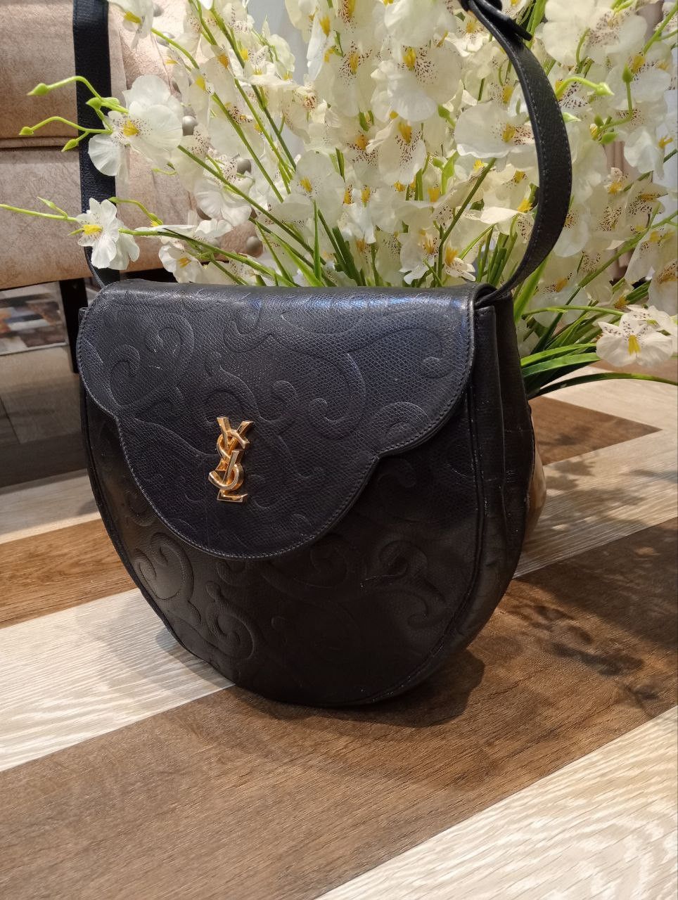 Yves Saint Laurent YVES SAINT LAURENT BLACK LEATHER ARABESQUE SHOULDER BAG Size ONE SIZE - 3 Thumbnail