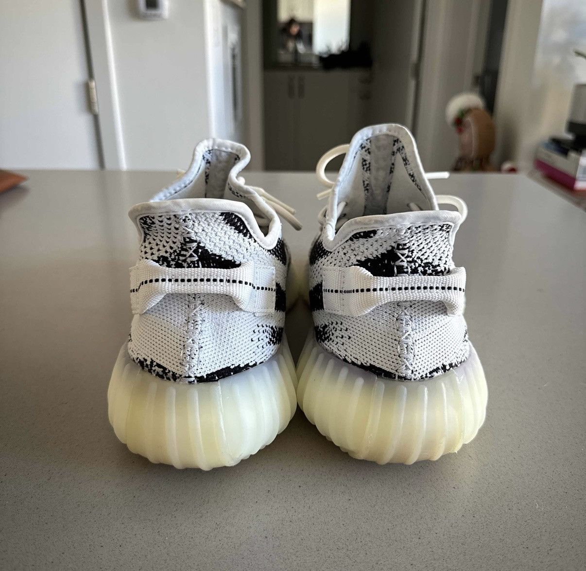 Yeezy Boost 350 V2 Zebra Size US 11 / EU 44 - 4 Thumbnail