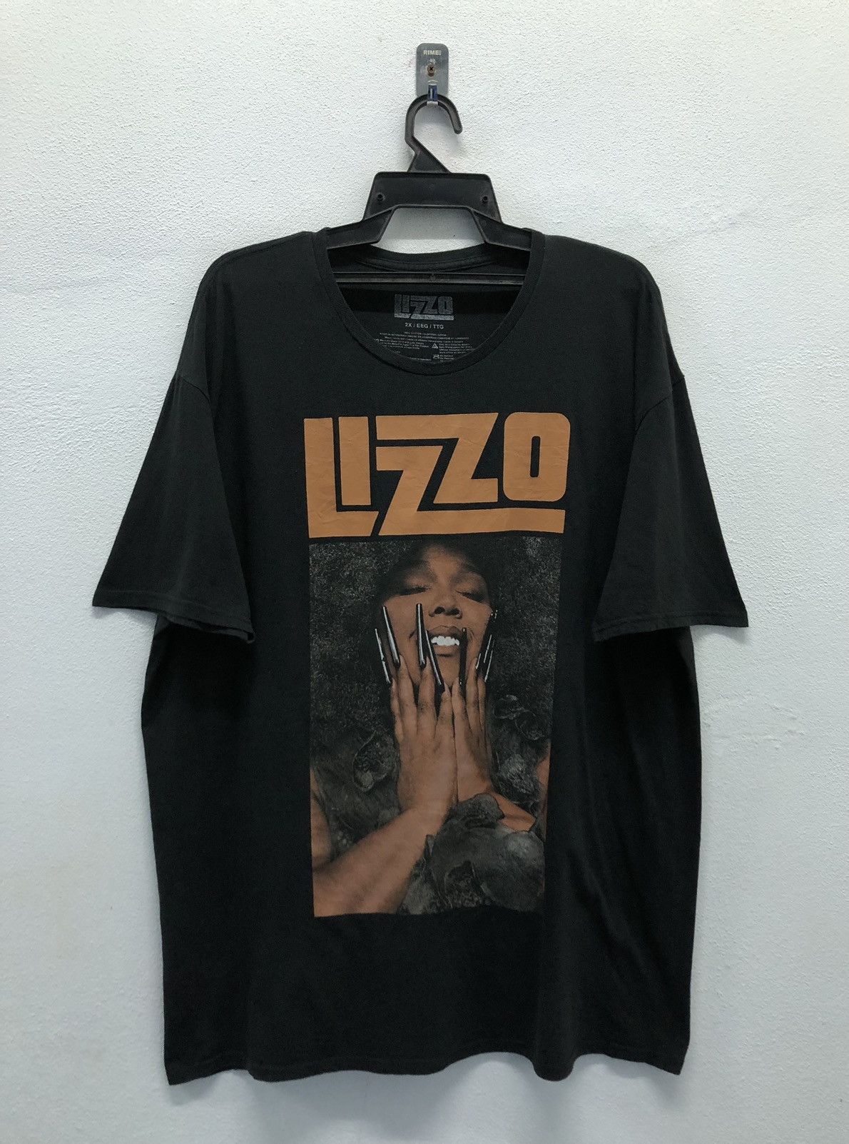 Rap Tees American Singer And Rapper LIZZO T-Shirt Size US XXL / EU 58 / 5 - 1 Thumbnail