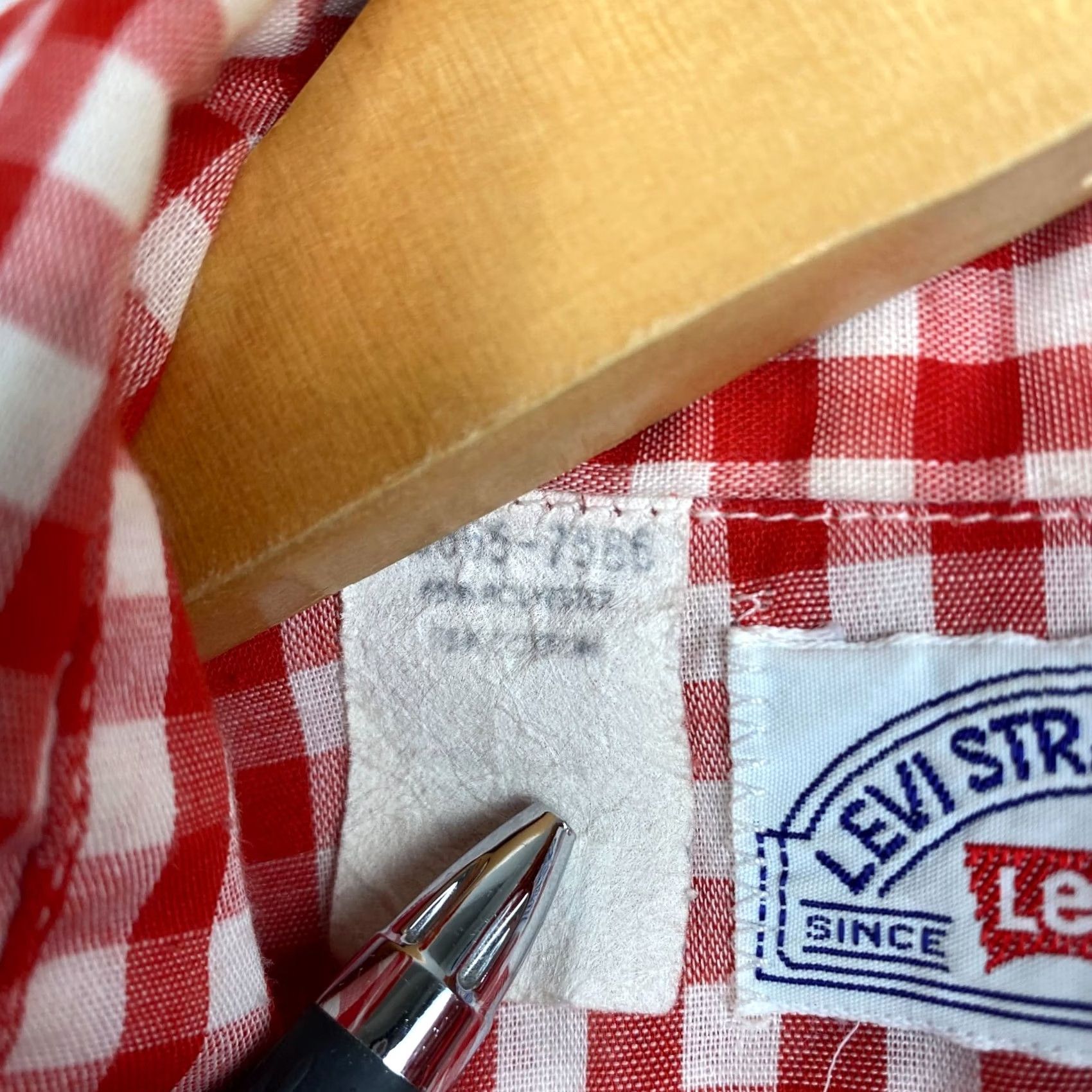 Levi's VTG Levi's Button-Up Shirt Plaid Red Cotton Polyester M/L Size US M / EU 48-50 / 2 - 4 Thumbnail