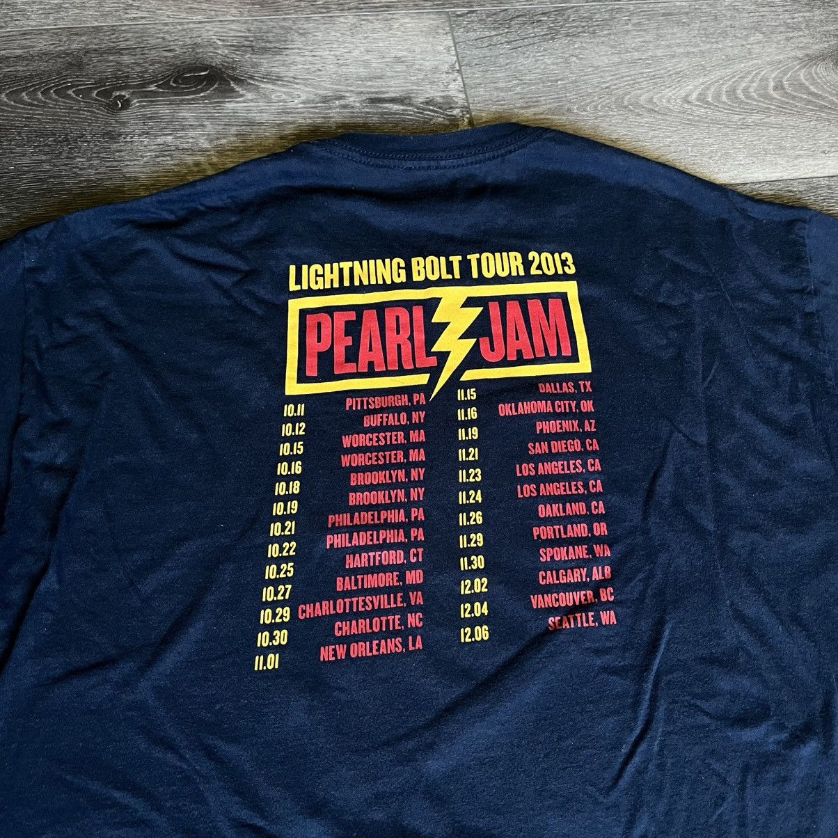 Band Tees × Vintage Vintage 2013 Pearl Jam Lightning Bolt Tour Band Logo T Shirt Size US L / EU 52-54 / 3 - 4 Thumbnail