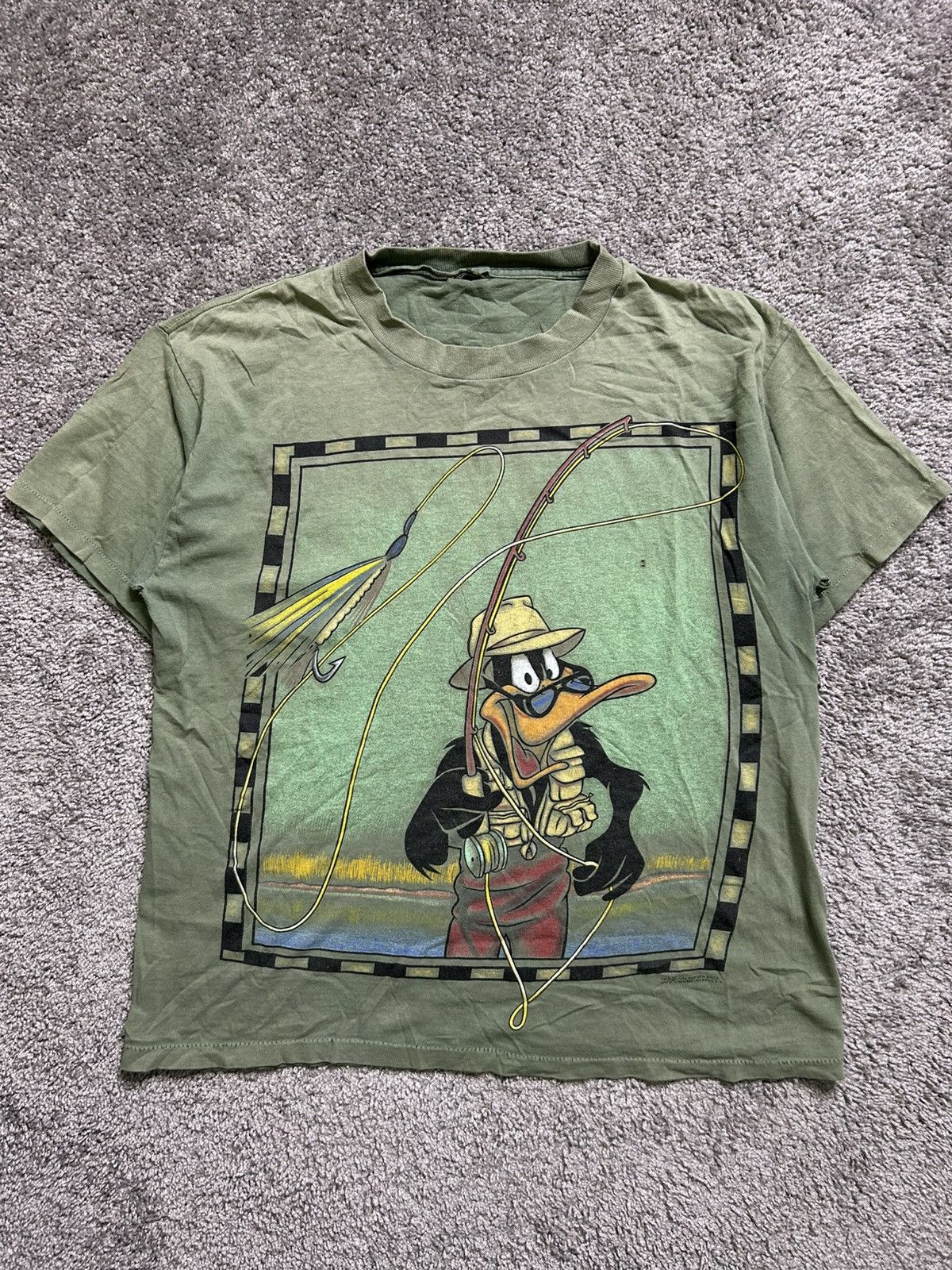 Vintage Vintage 90s Looney Tunes Daffy Duck Thrashed Tee ACME 1994 Size US L / EU 52-54 / 3 - 1 Thumbnail