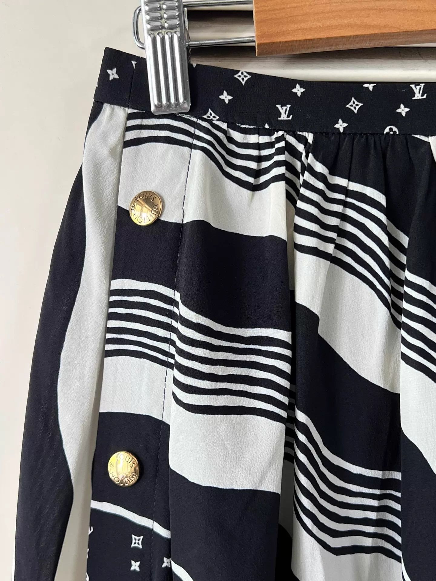 Louis Vuitton LV Nautical Silk Skirt Black White Logo Stripe 36 Near Mint Size 26" / US 2 / IT 38 - 4 Thumbnail