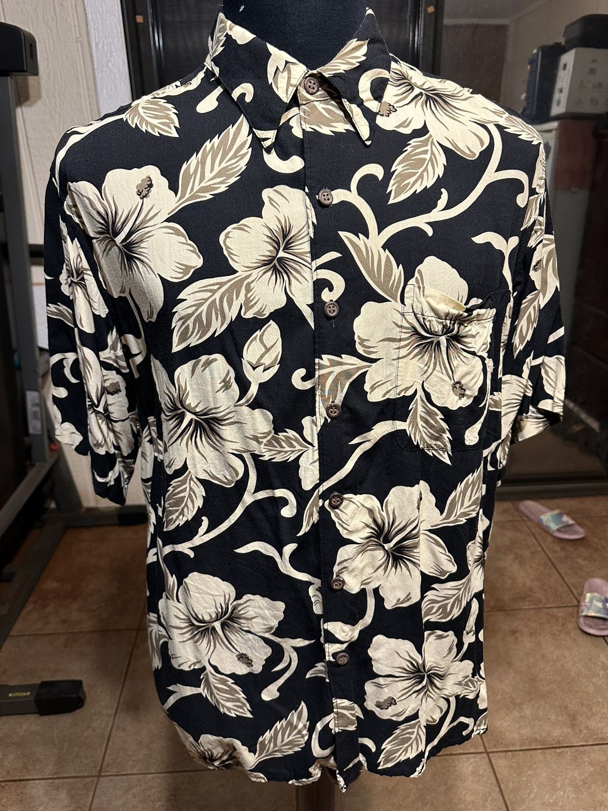 Reyn Spooner PreOwned Reyn Spooner Hawaiian Print Black/ Beige Men's L Size US L / EU 52-54 / 3 - 1 Thumbnail