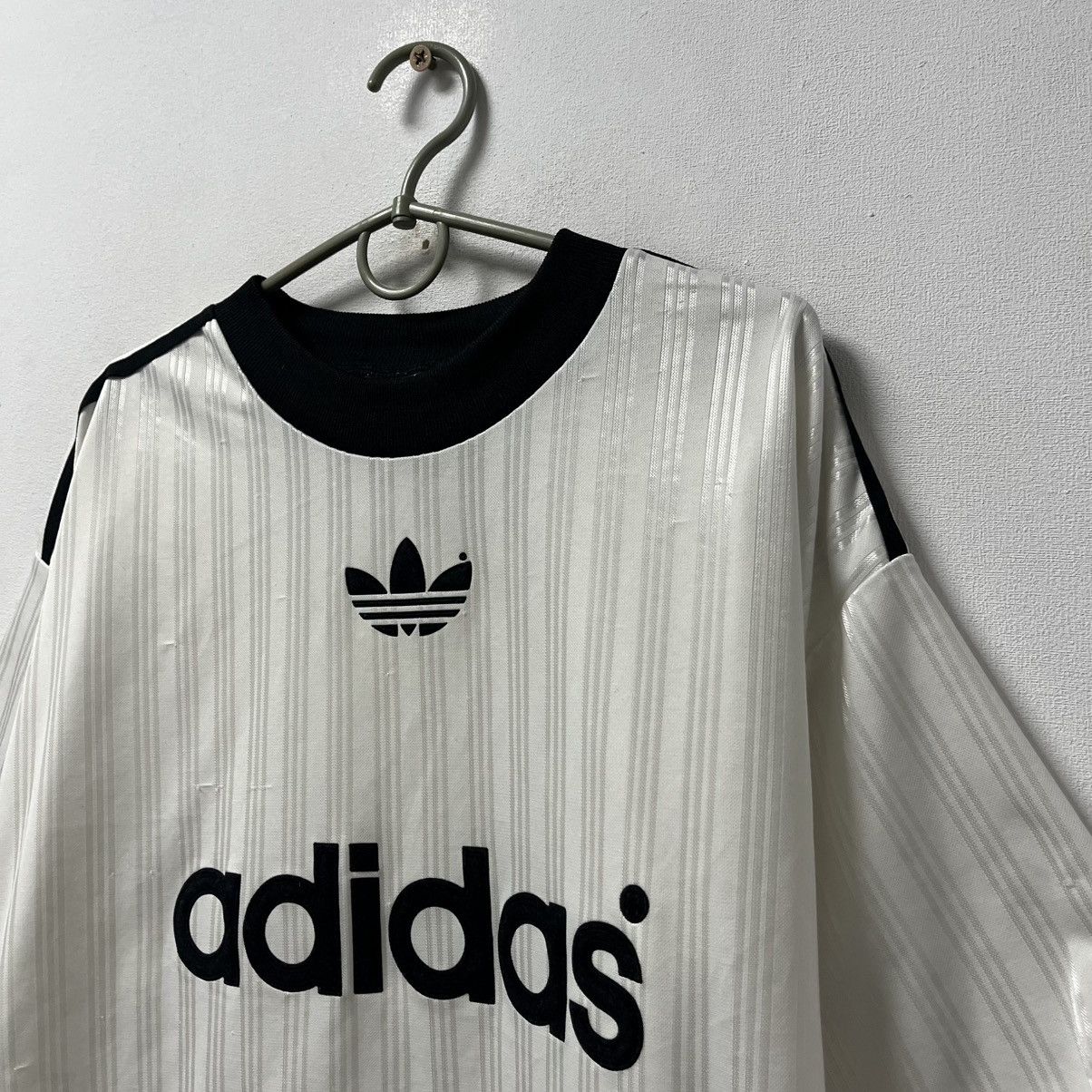 Adidas Vintage Adidas Big Logo T-Shirt Size US M / EU 48-50 / 2 - 2 Thumbnail