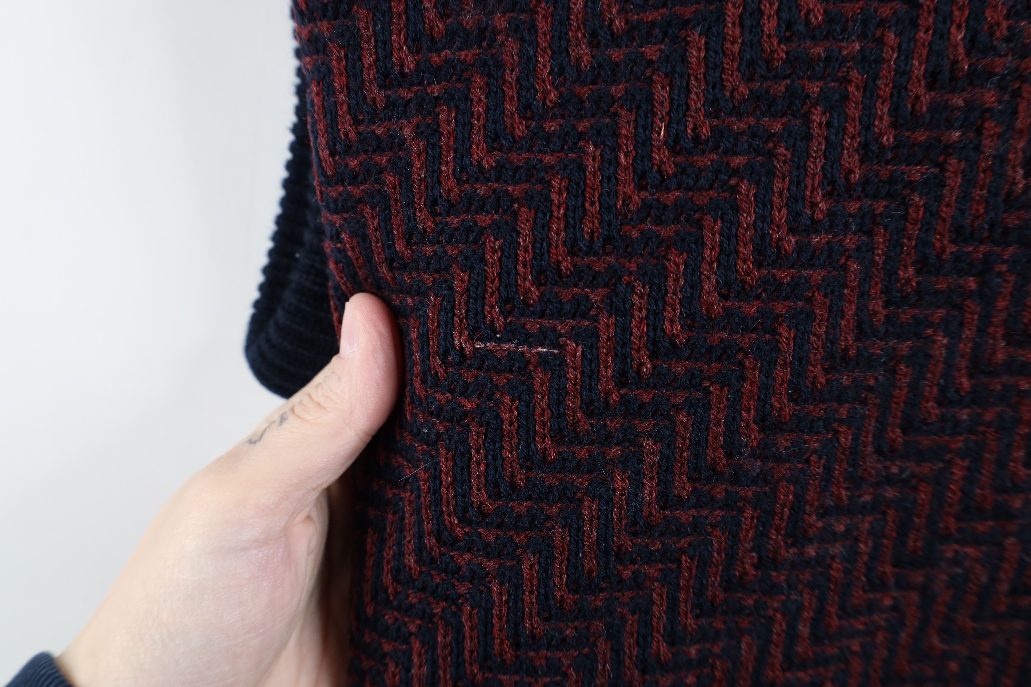 Vintage Vintage 90s Streetwear Zig Zag Wavy Knit V-Neck Sweater Vest Size US XL / EU 56 / 4 - 4 Thumbnail