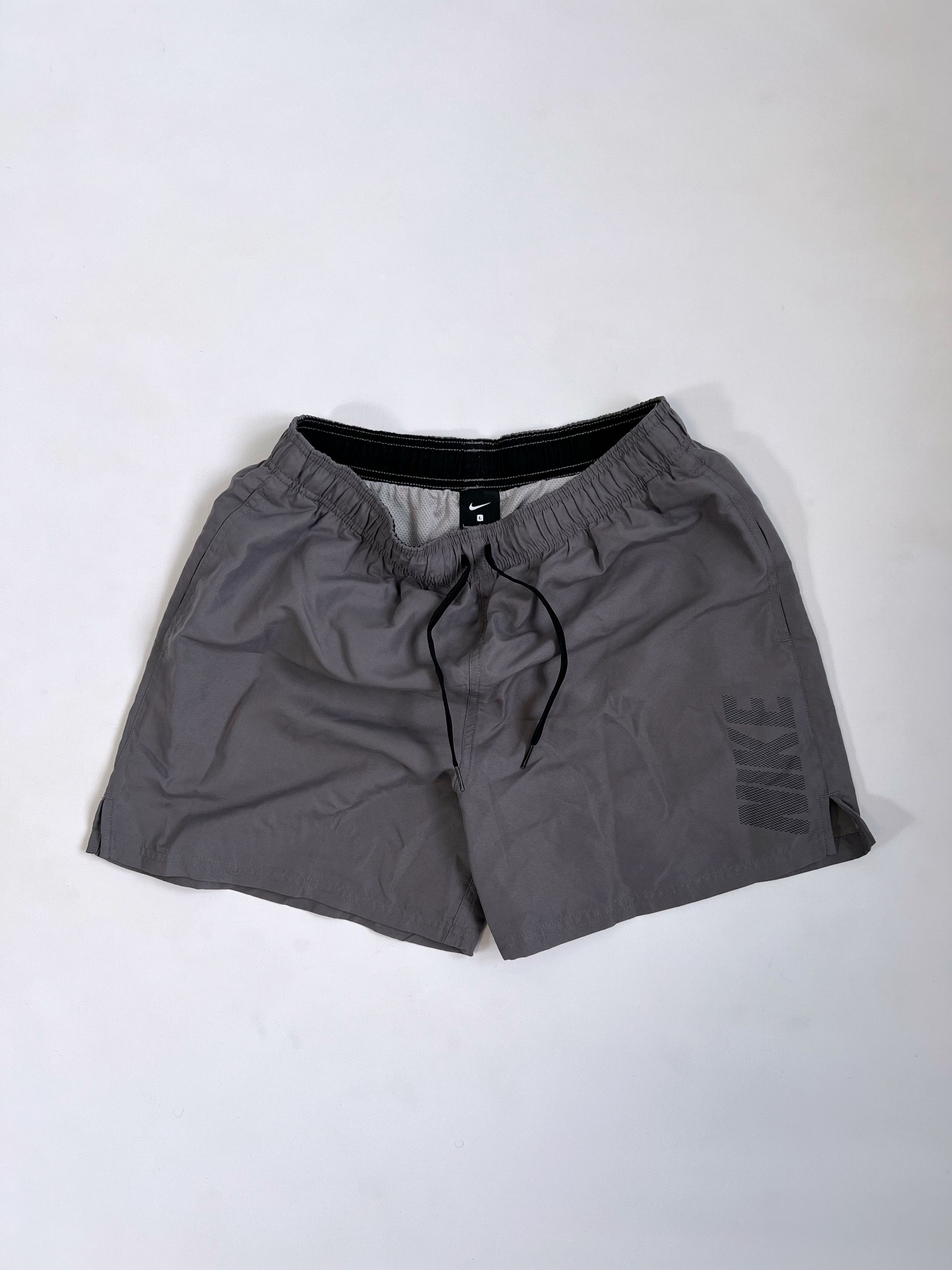Nike Nike Vintage Shorts Size US 32 / EU 48 - 1 Thumbnail