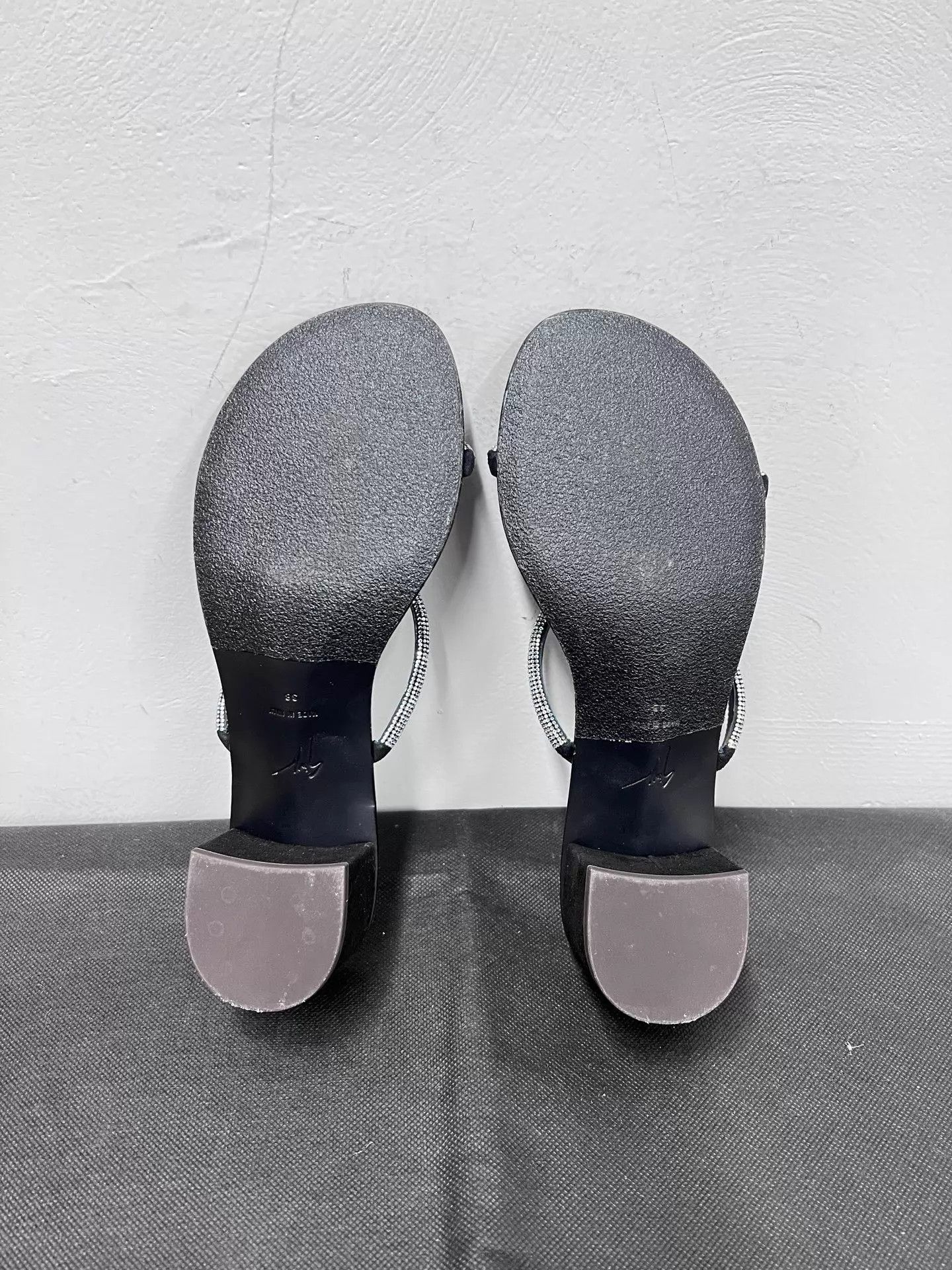 Giuseppe Zanotti Giuseppe Zanotti GZ Simple Crystal 1-Strap Slide 38 New Size US 7.5 / IT 37.5 - 8 Thumbnail
