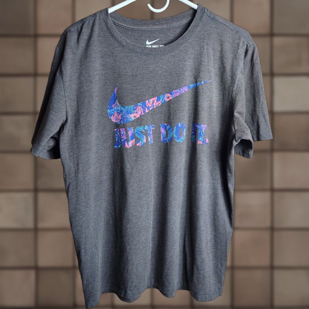 Nike Nike Mens Tee |M| Dark Gray Tropical Graphic Just Do It Graphic Athletic Cut Tee Size US M / EU 48-50 / 2 - 1 Thumbnail