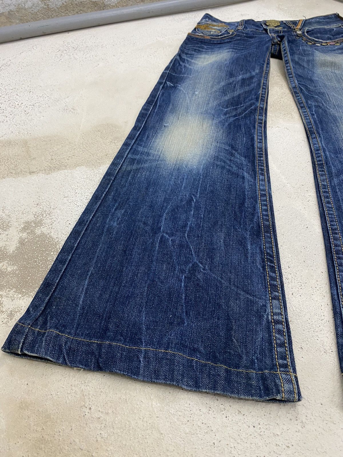 Japanese Brand × Le Grande Bleu (L.G.B.) × Tornado Mart Flare Red Pepper Denim Unique Embellished Pocket Mud Washed Size US 28 / EU 44 - 4 Thumbnail