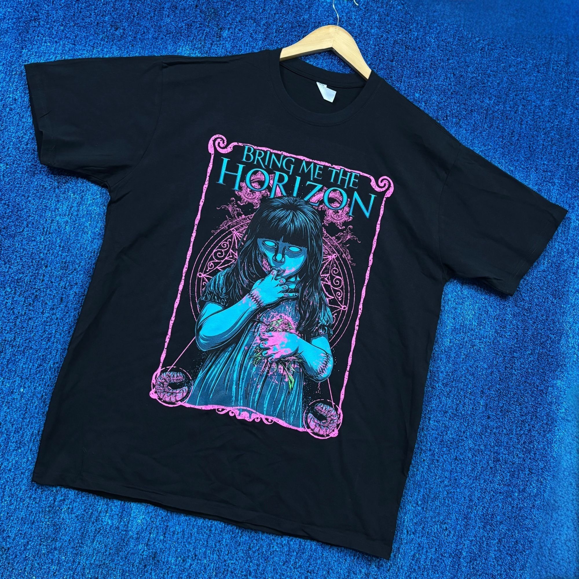 Band Tees Bring Me the Horizon My Little Devil Metalcore Band Tee XL Size US XL / EU 56 / 4 - 3 Thumbnail