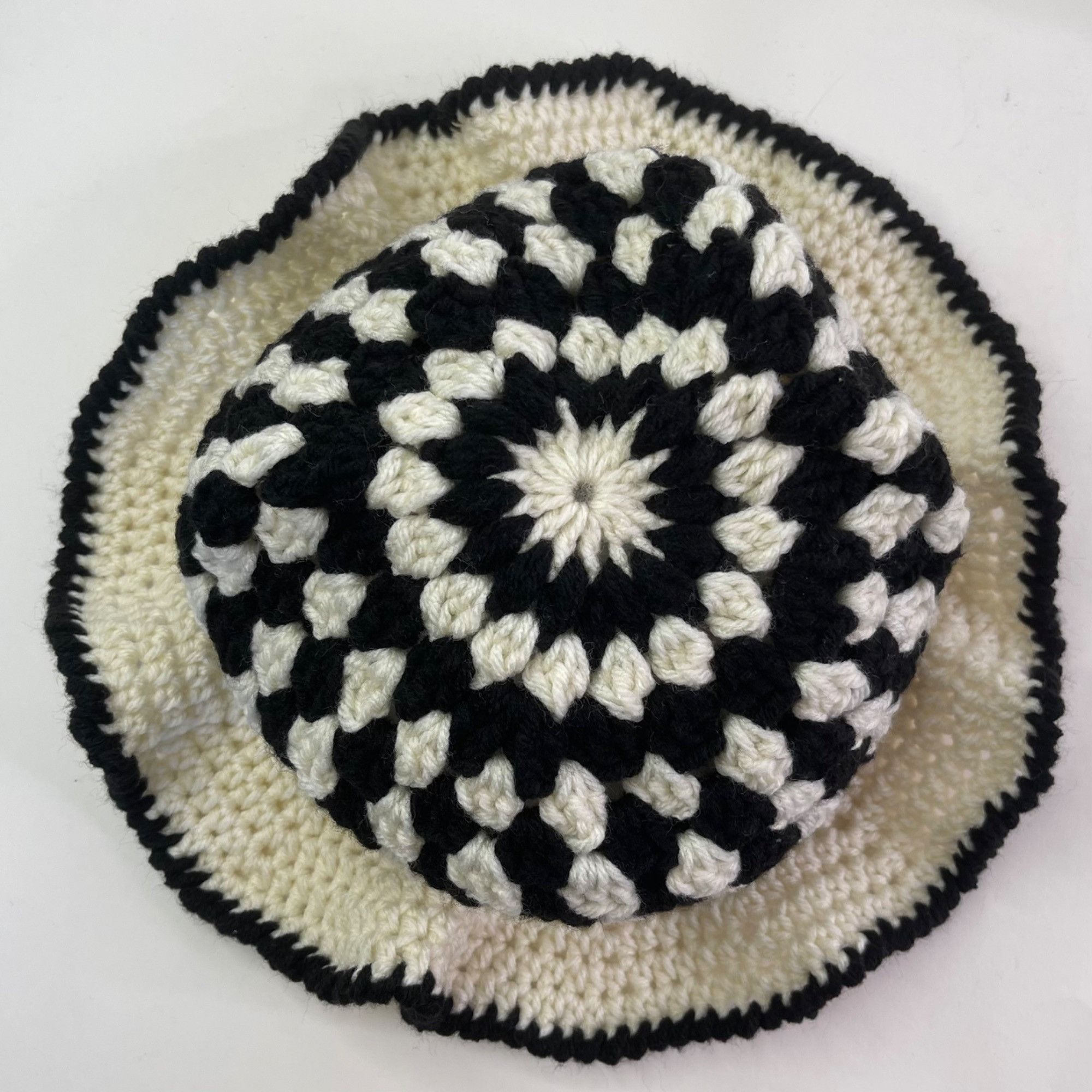 Handmade Crochet Bucket Hat Granny Square Pattern Black and White Adu Size ONE SIZE - 5 Thumbnail