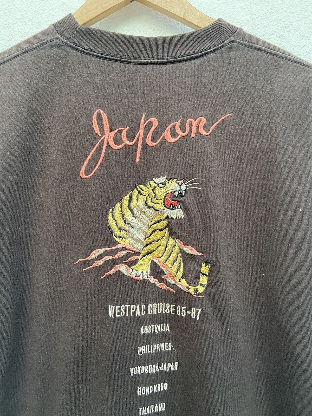 Avirex 🔥 Avirex t shirt long sleeve sukajan tiger motive Size US L / EU 52-54 / 3 - 4 Thumbnail