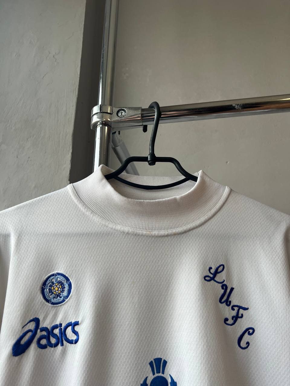 Asics 1995/96 LEDDS UNITED HOME SOCCER JERSEY FOOTBALL SHIRT ASICS Size US L / EU 52-54 / 3 - 4 Thumbnail
