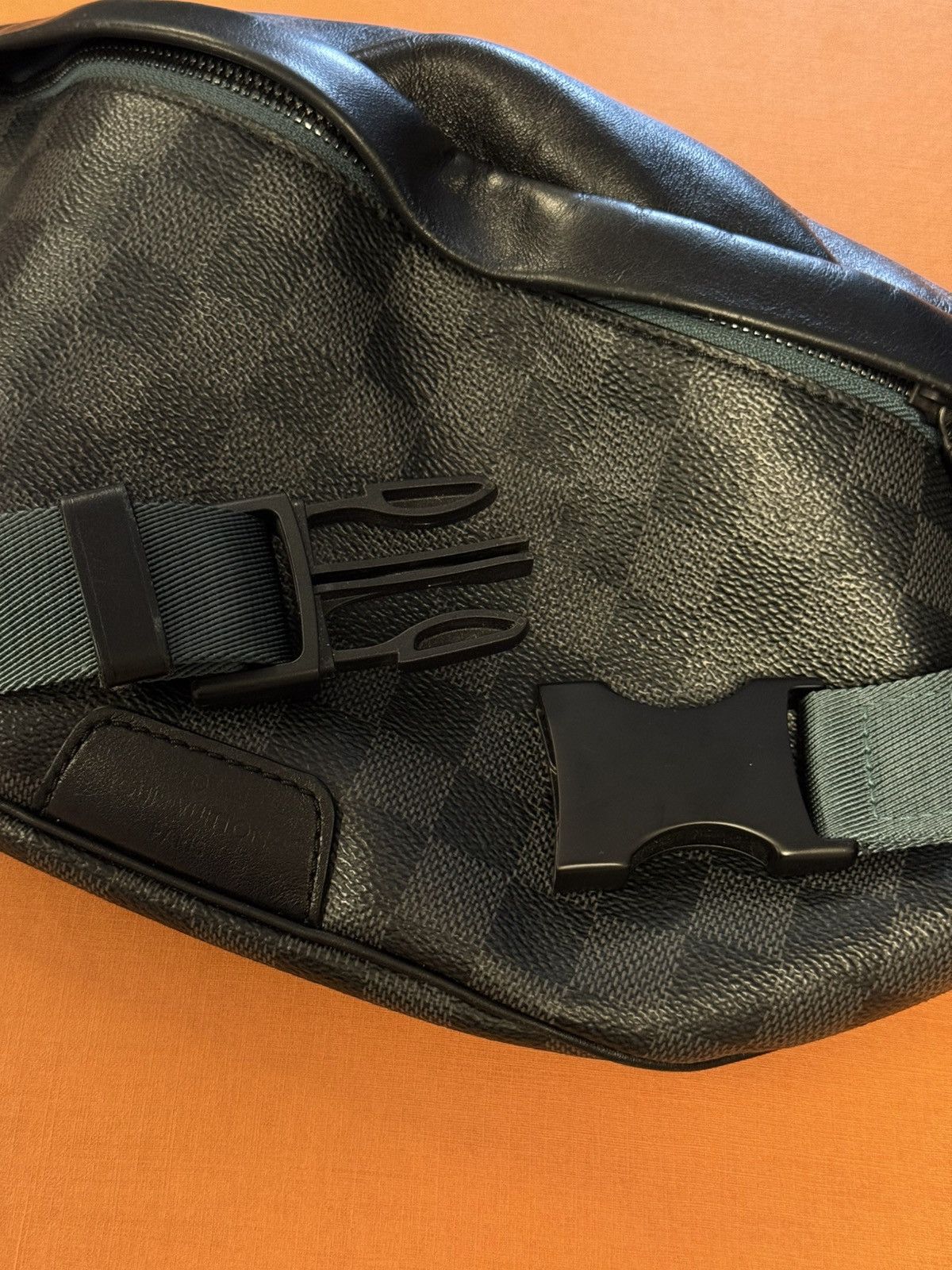 Louis Vuitton Louis Vuitton Navy Blue Discovery Belt Bag/ Cross Over 🧼 Size ONE SIZE - 18 Thumbnail