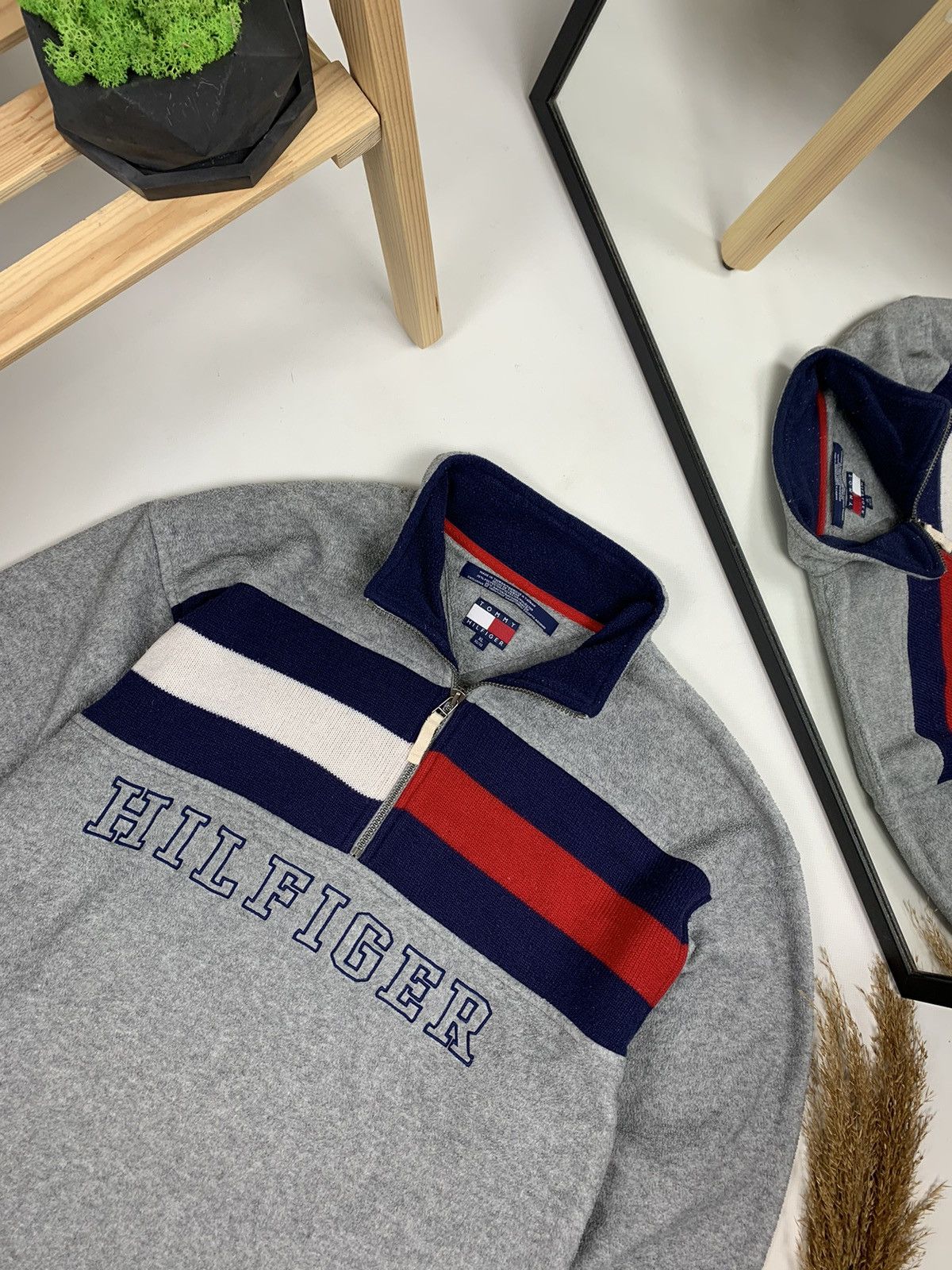 Tommy Hilfiger × Vintage Vintage Tommy Hillfiger 90’s 1/4 Fleece Sweatshirt Size US XL / EU 56 / 4 - 4 Thumbnail