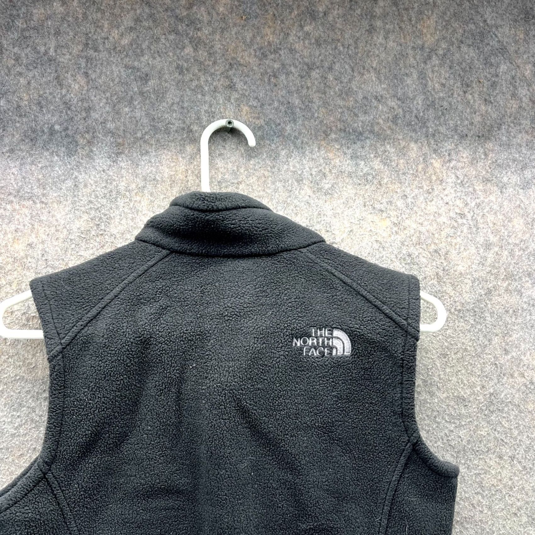 The North Face VINTAGE The North Face Vest Womens XS Polartec Black Full Zip Sleeveless Fleece Size XS / US 0-2 / IT 36-38 - 2 Thumbnail