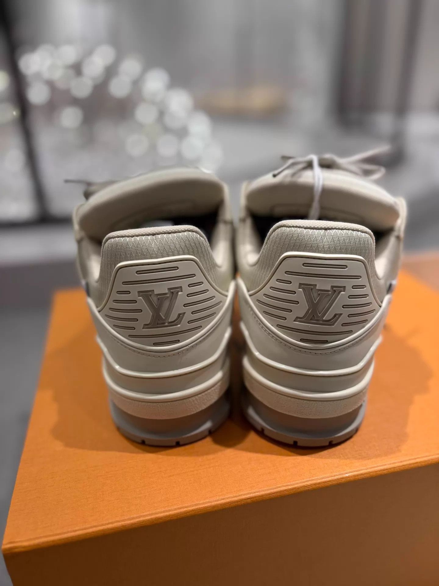 Louis Vuitton LV 25 Trainer Ski Men's White Gray 40.5 Sneaker Size US 7.5 / EU 40-41 - 6 Thumbnail