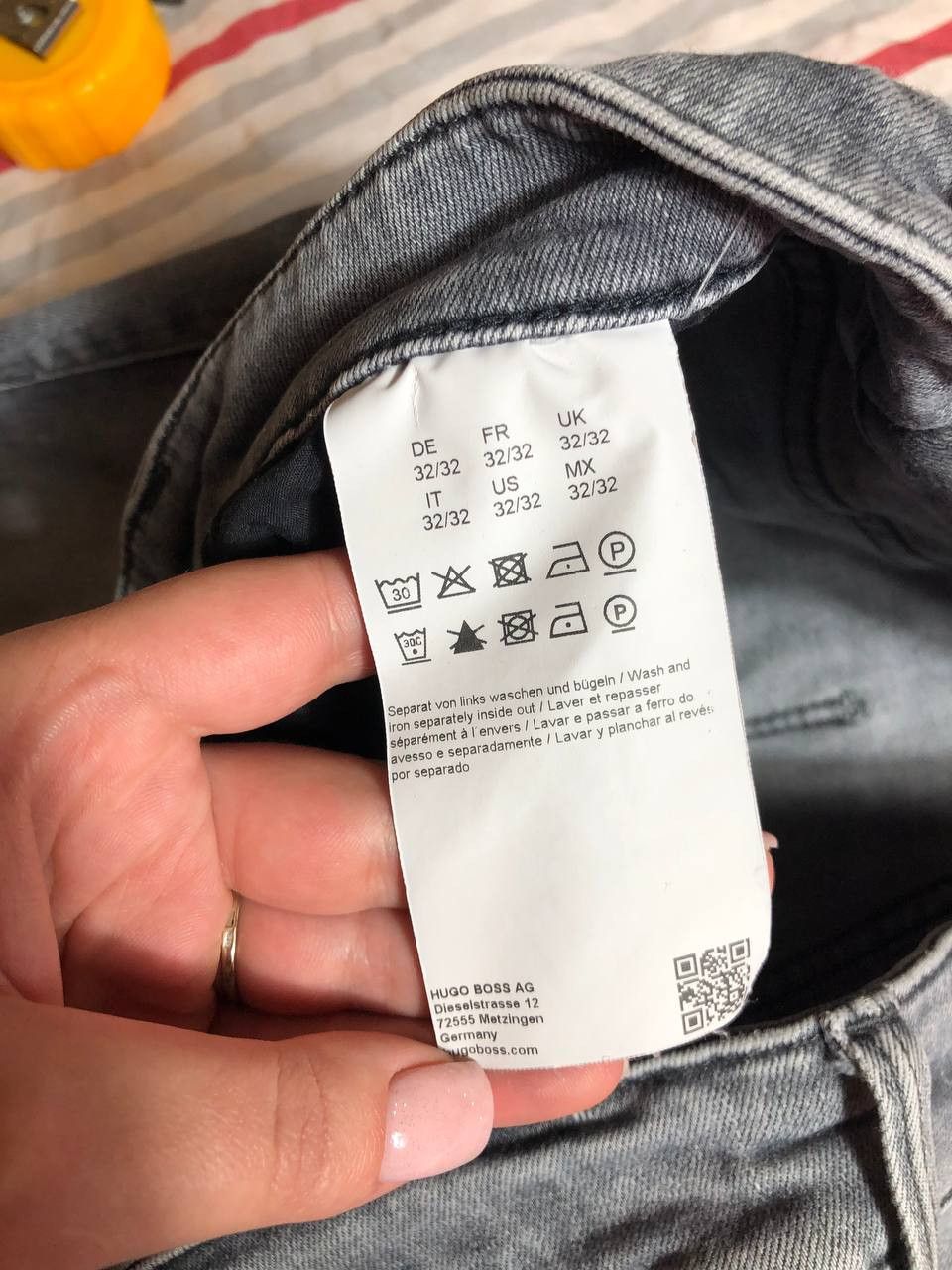 Hugo Boss Dirty Painted Distressed Thrashed Faded Baggy Jeans Y2K Size US 32 / EU 48 - 4 Thumbnail