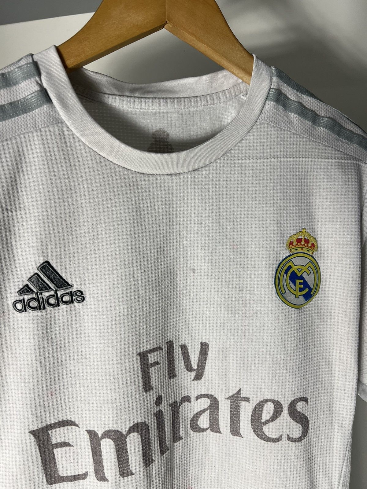 Vintage ADIDAS FC REAL MADRID SPAIN SOCCER JERSEY RETRO BLOKE Y2K Size US S / EU 44-46 / 1 - 6 Thumbnail