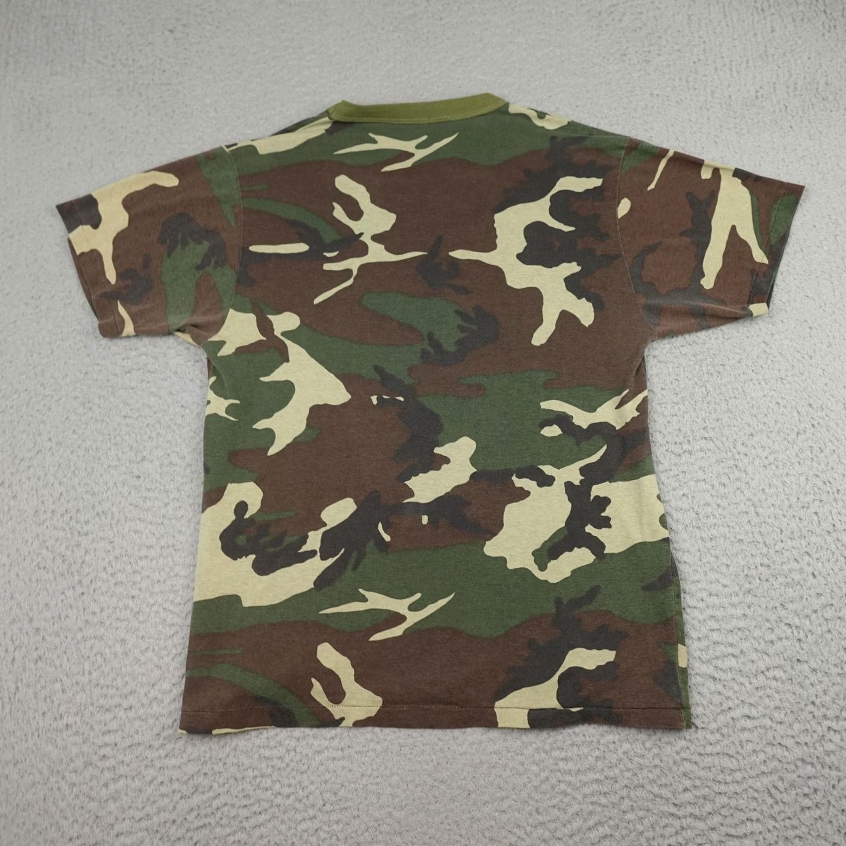 Vintage VINTAGE Camouflage Shirt Mens Large Green Brown Camo Pocket Tee Military Outdoors Soft 90s Size US M / EU 48-50 / 2 - 7 Thumbnail