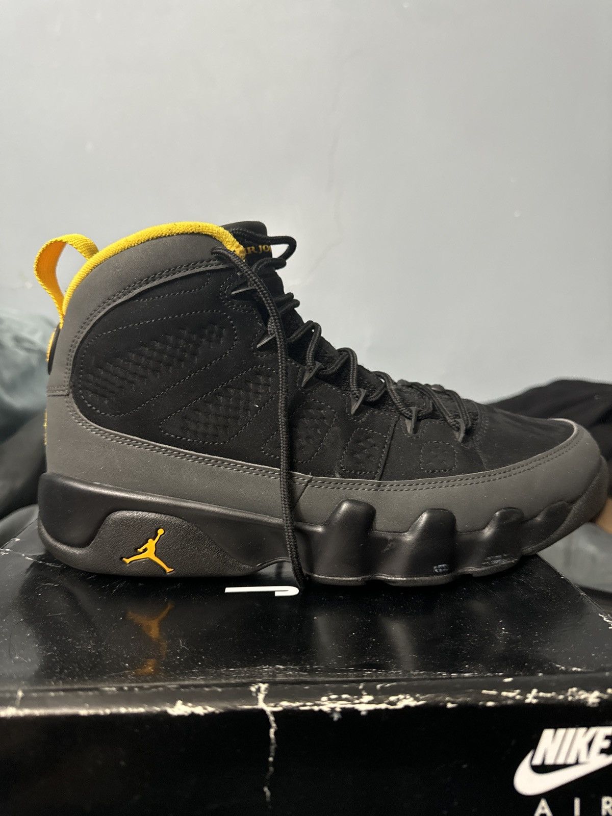 Jordan Brand Air Jordan 9 university gold Size US 9 / EU 42 - 4 Thumbnail